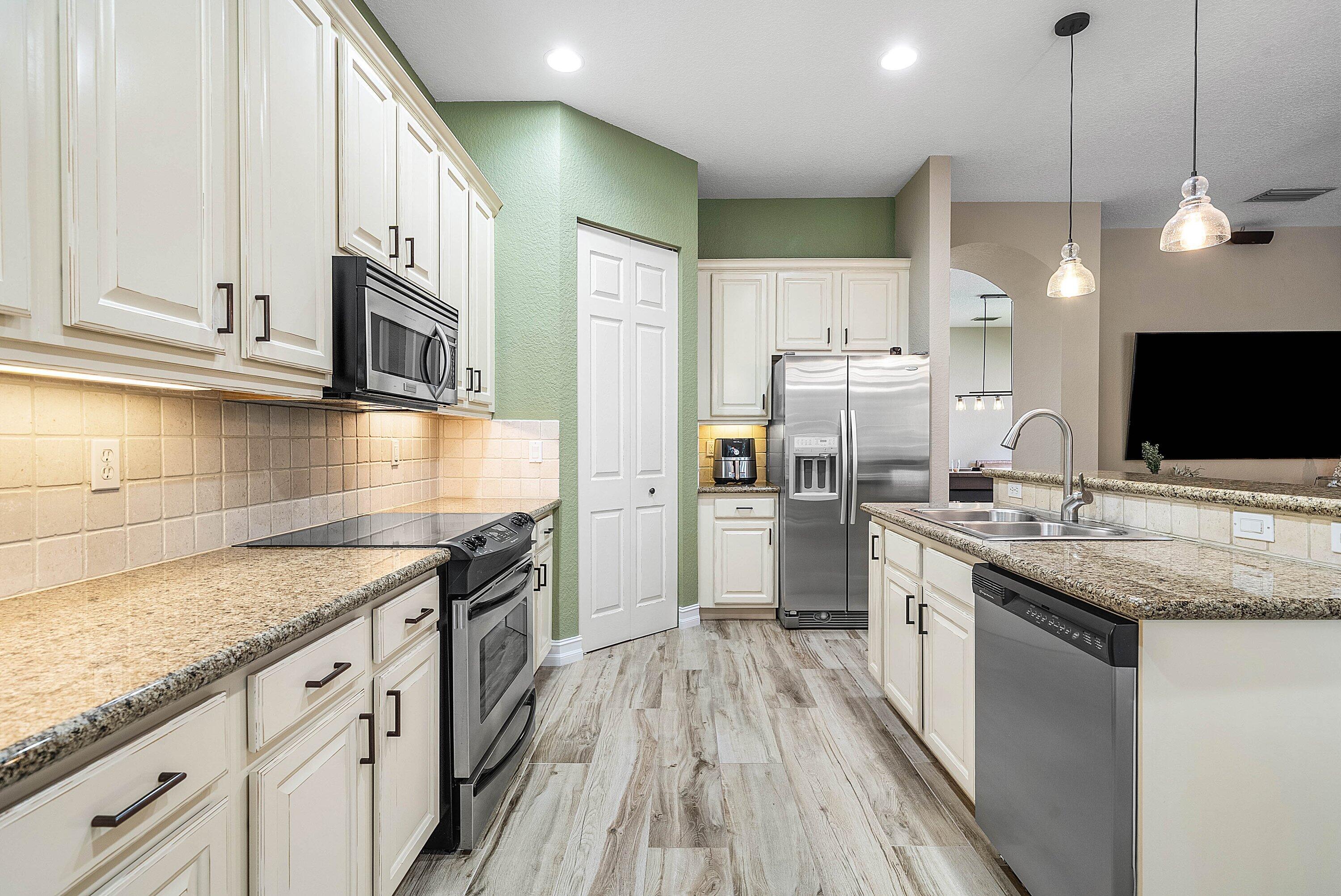 CANYON LAKES - Residential