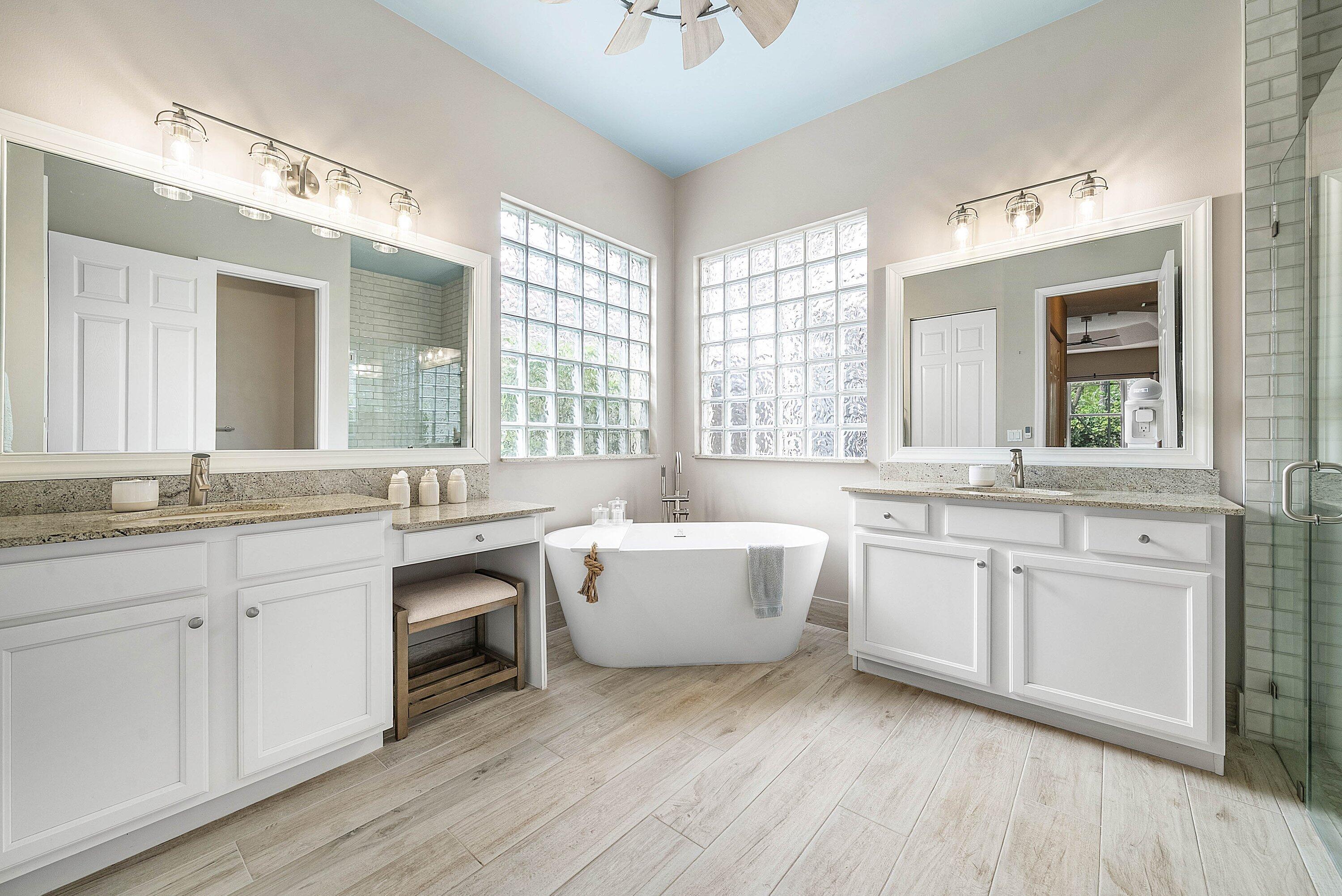 CANYON LAKES - Residential