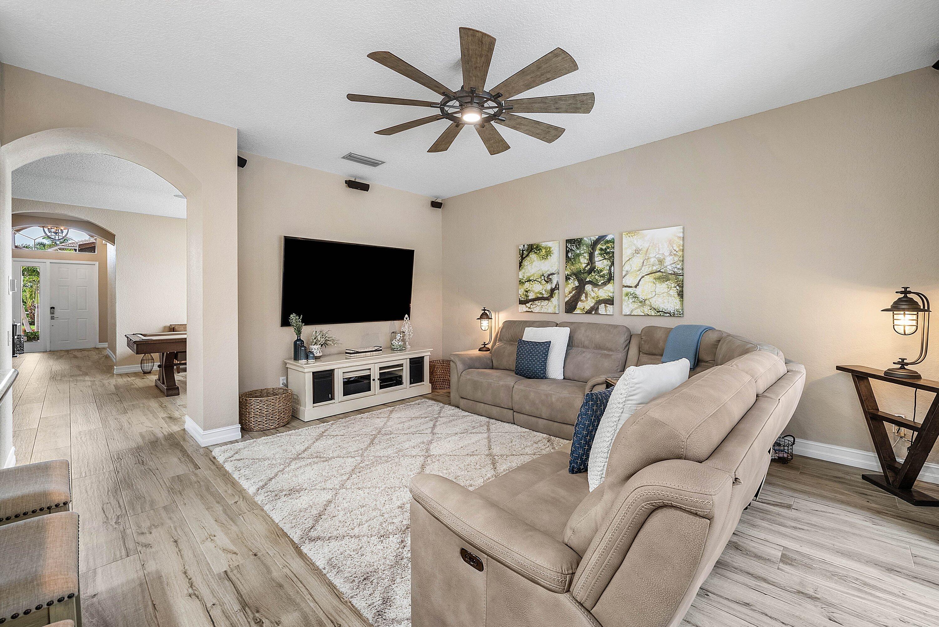 CANYON LAKES - Residential
