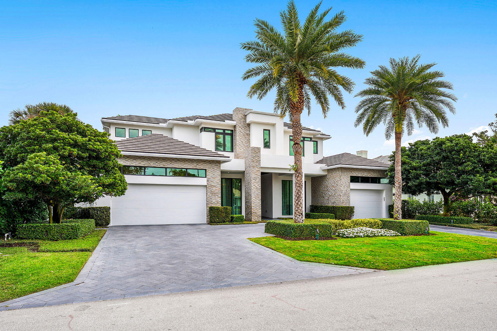 ROYAL PALM YACHT & COUNTRY CLUB - Residential