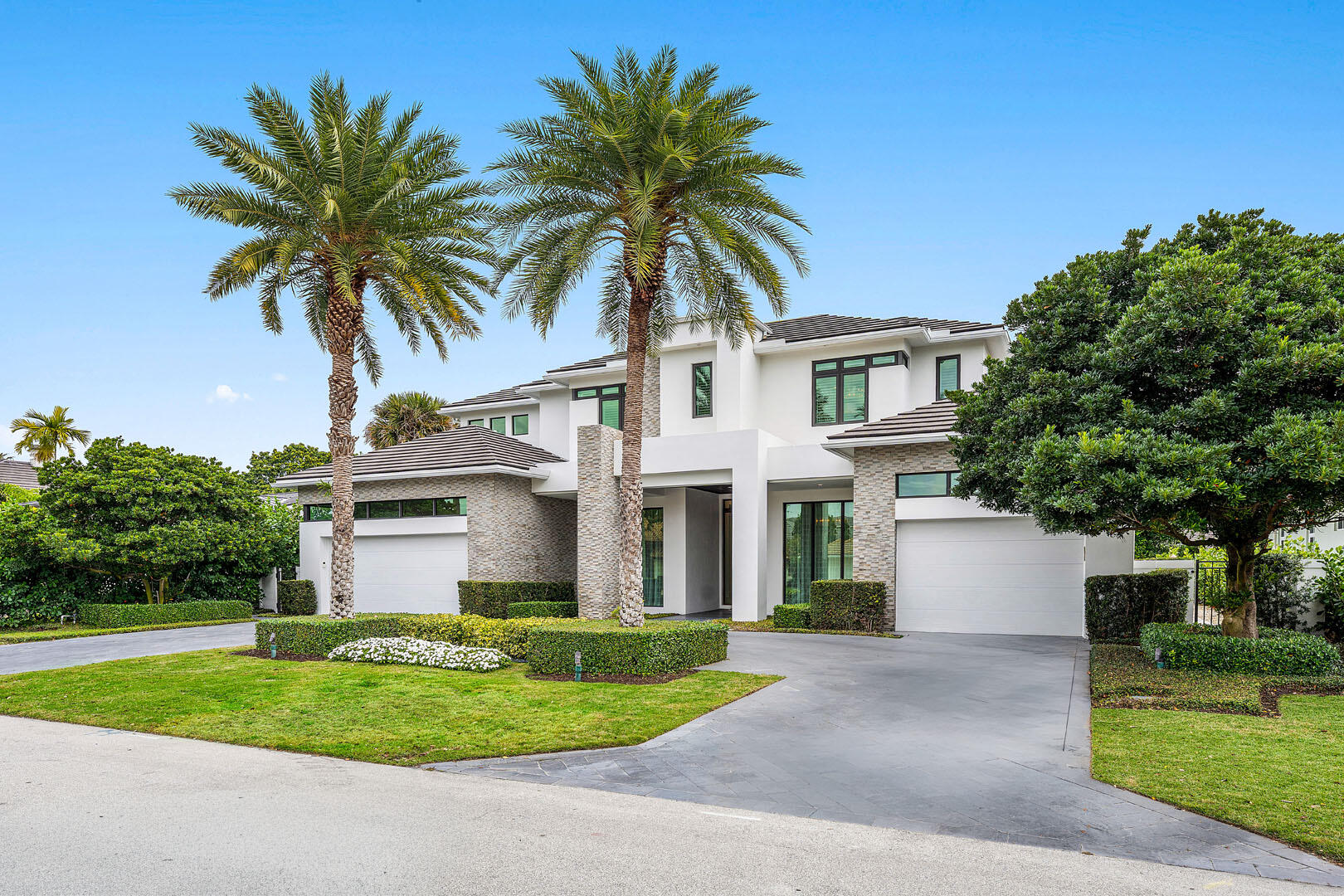 ROYAL PALM YACHT & COUNTRY CLUB - Residential