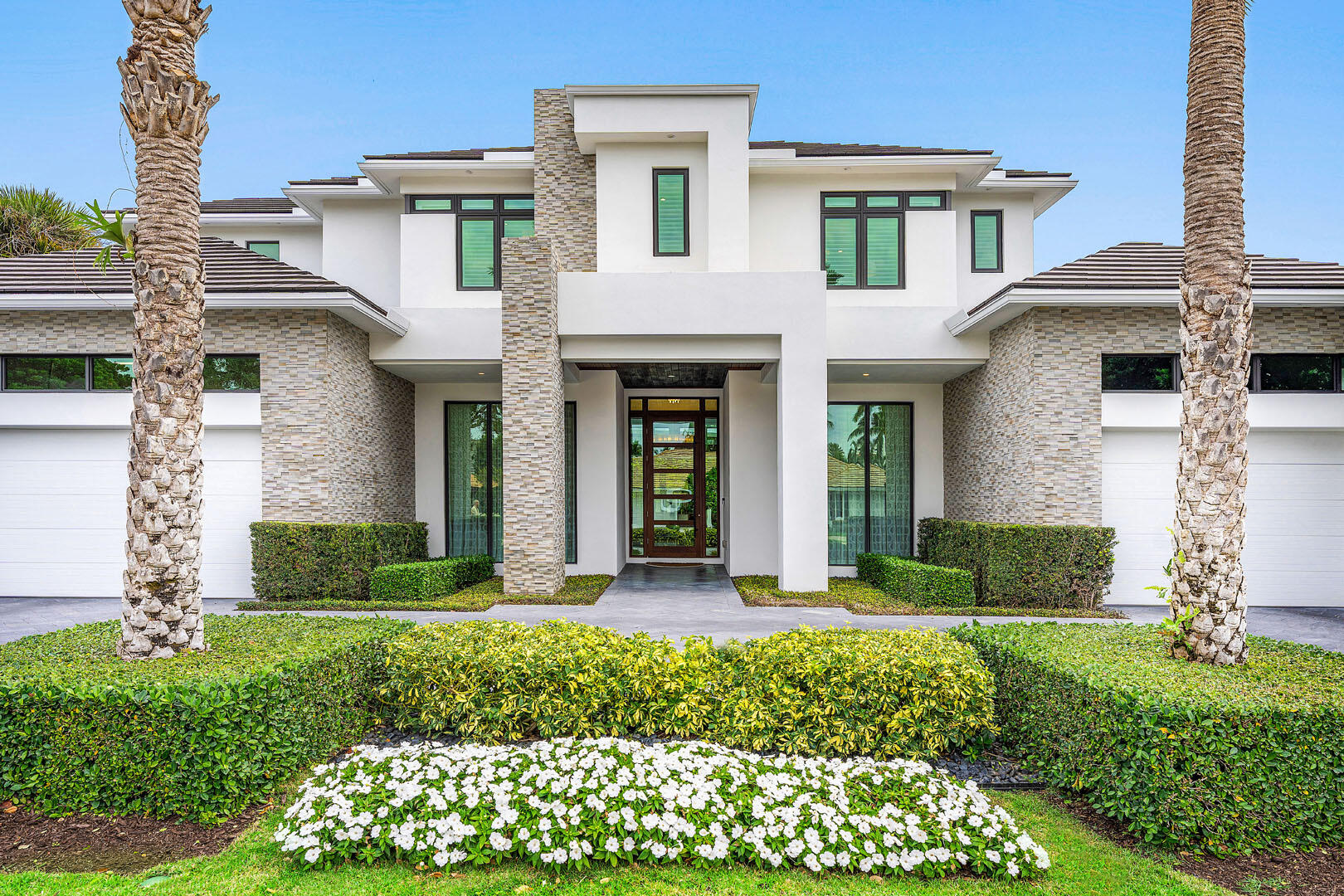 ROYAL PALM YACHT & COUNTRY CLUB - Residential