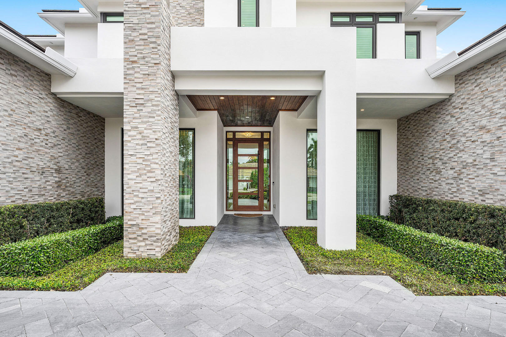 ROYAL PALM YACHT & COUNTRY CLUB - Residential