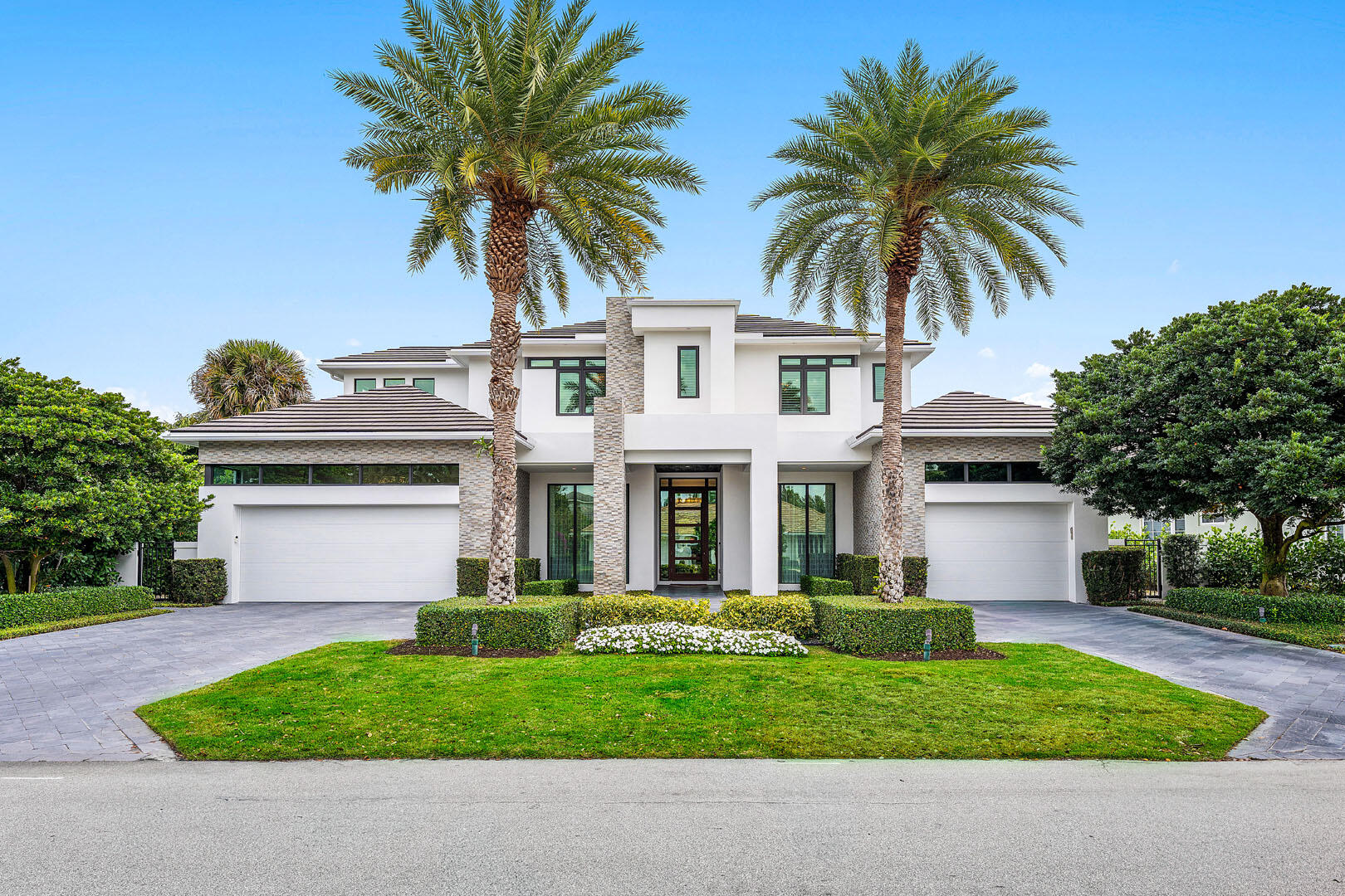 ROYAL PALM YACHT & COUNTRY CLUB - Residential