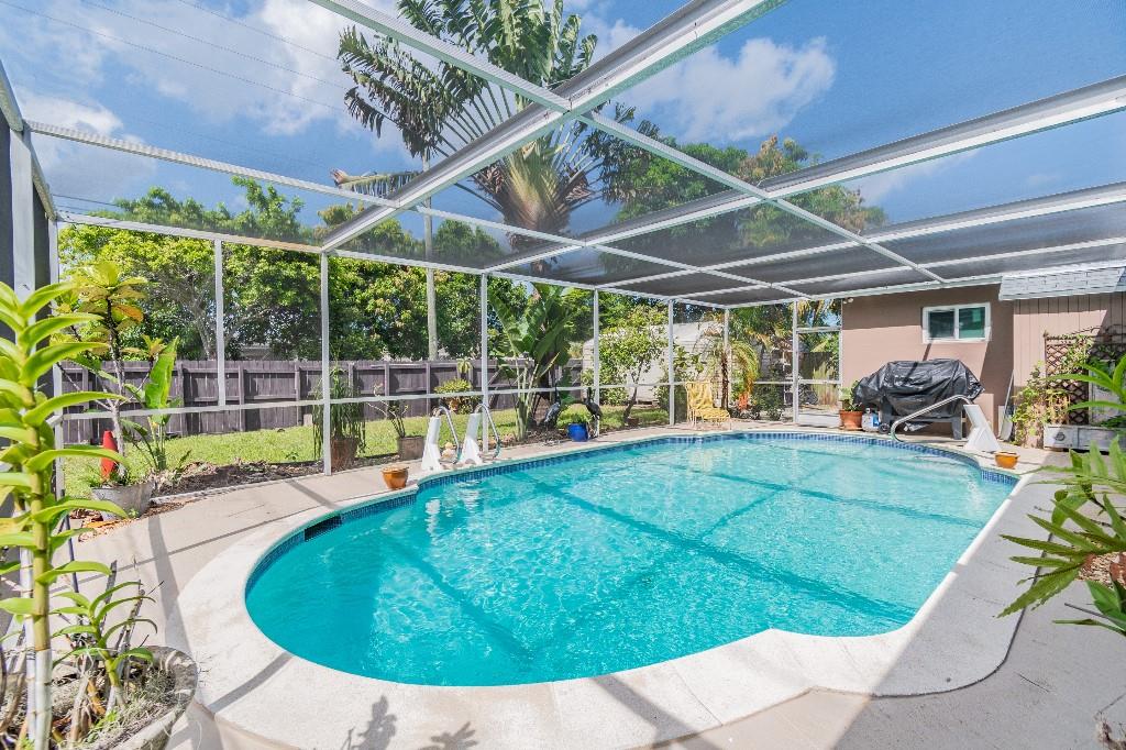 Hollywood Hills 6-22 B - Residential