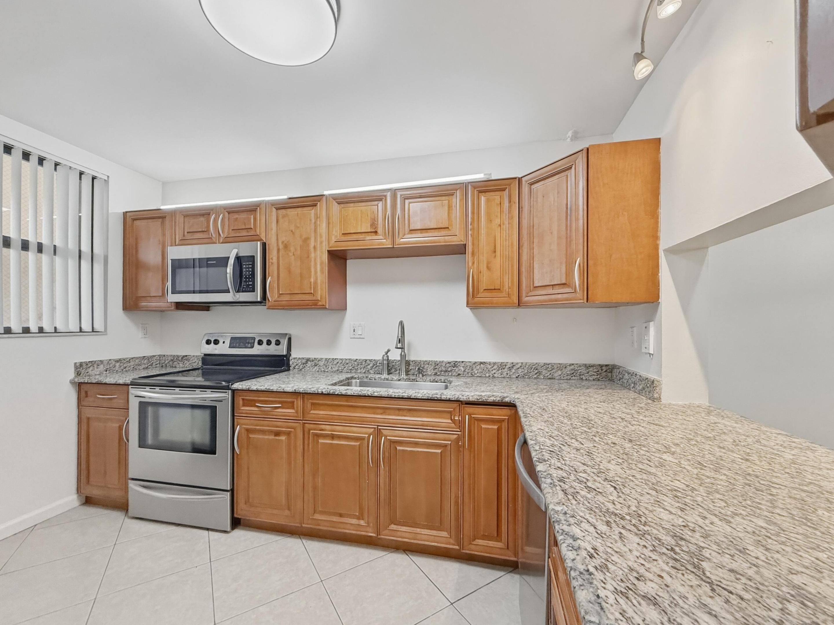 GREENGLADES CONDO III - Residential