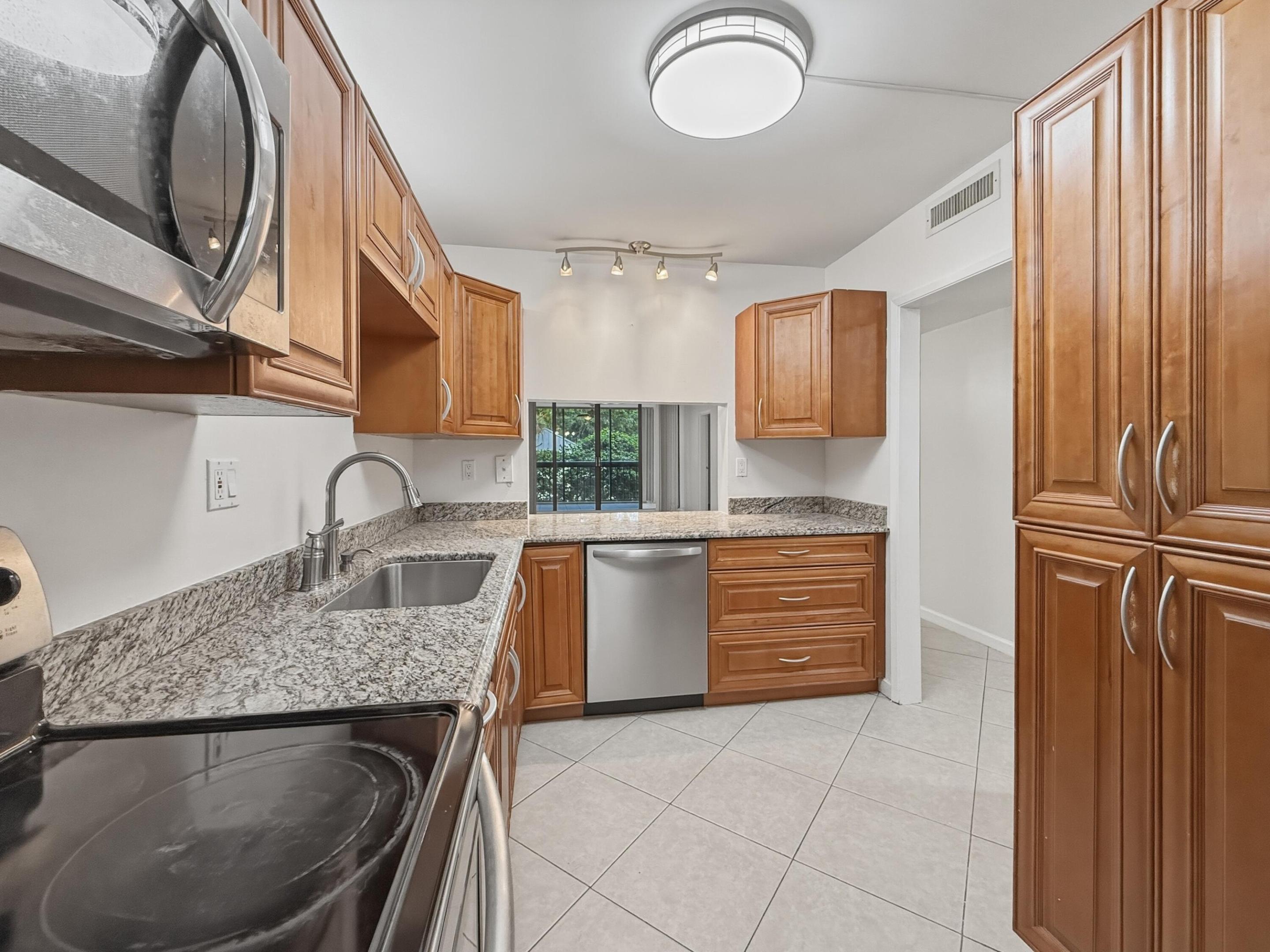 GREENGLADES CONDO III - Residential