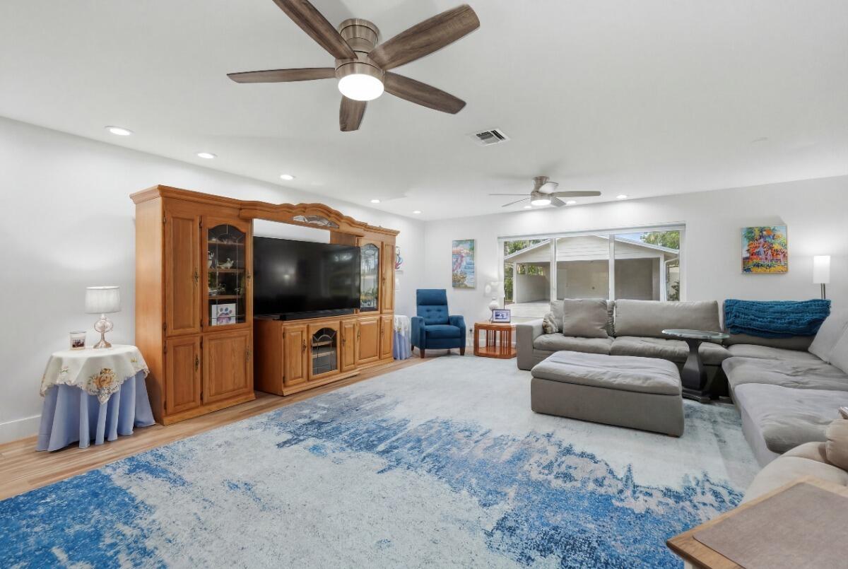 NO 90 PALM-AIRE COUNTRY CLUB - Residential