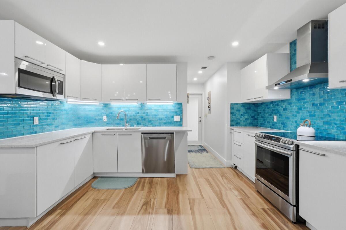 NO 90 PALM-AIRE COUNTRY CLUB - Residential
