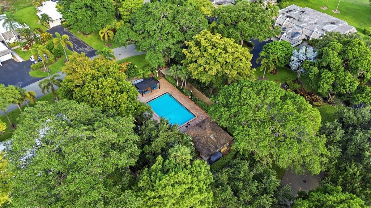NO 90 PALM-AIRE COUNTRY CLUB - Residential