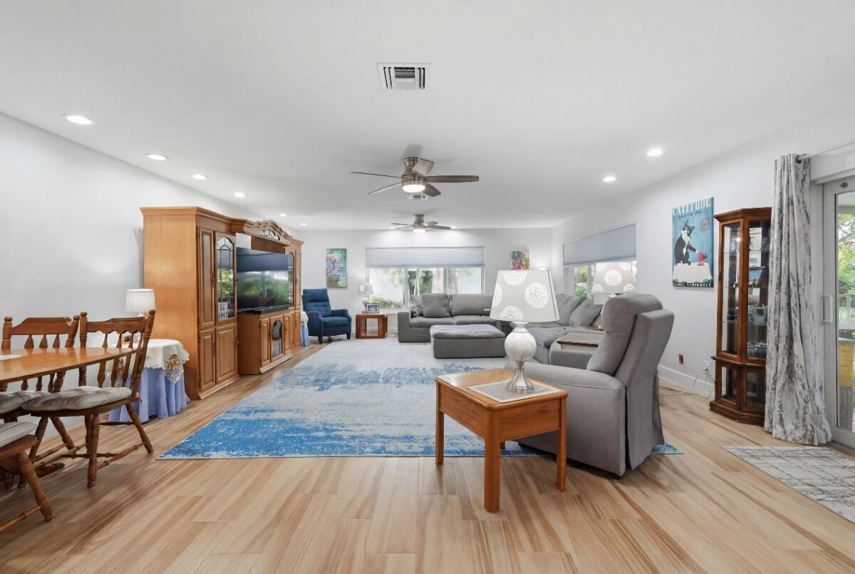 NO 90 PALM-AIRE COUNTRY CLUB - Residential