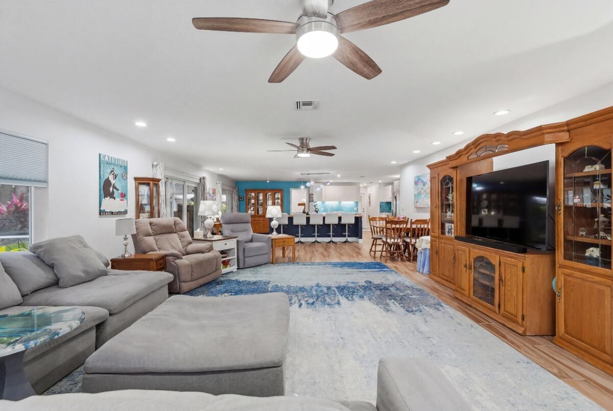 NO 90 PALM-AIRE COUNTRY CLUB - Residential