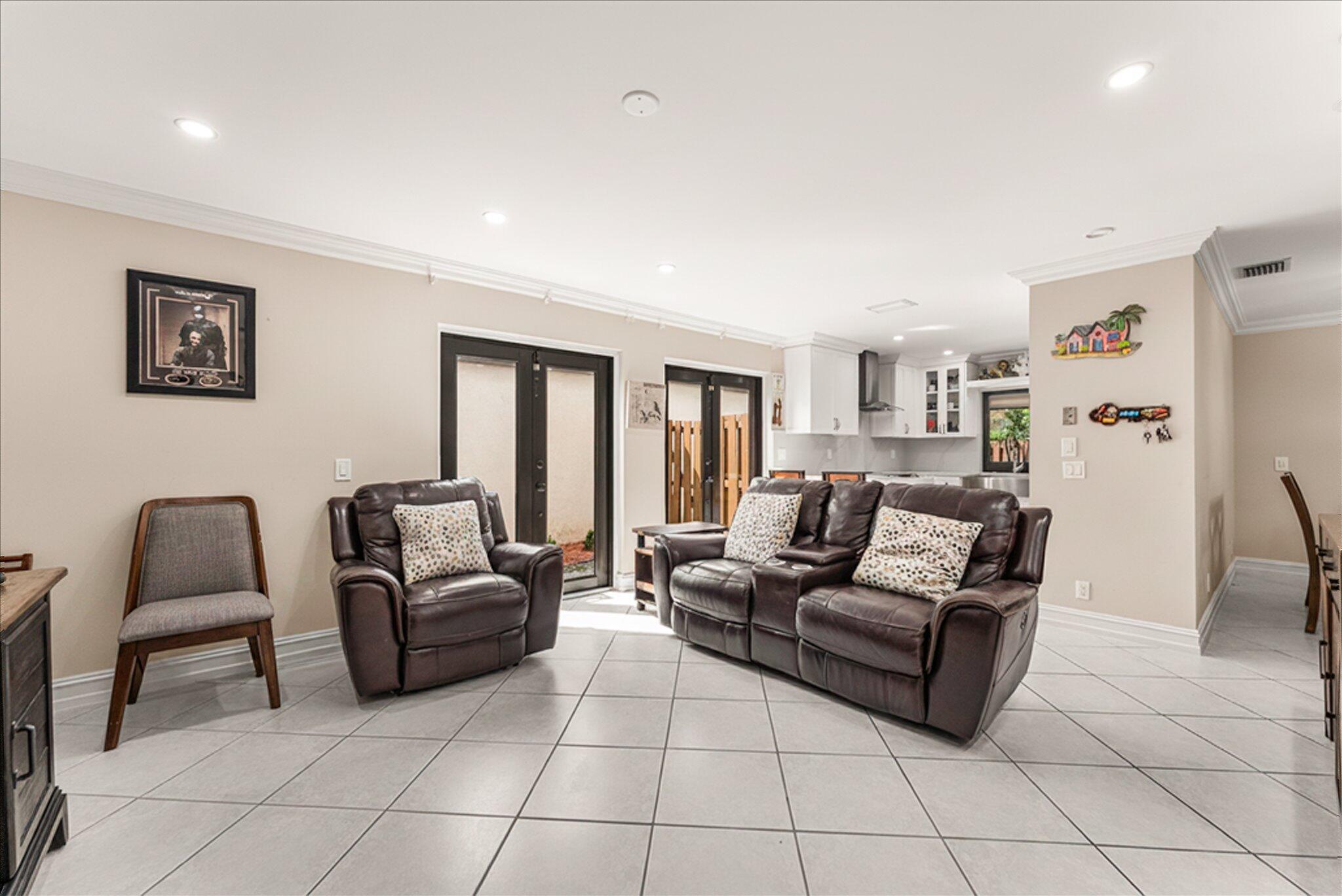 COUNTRY ISLES PATIO HOMES - Residential