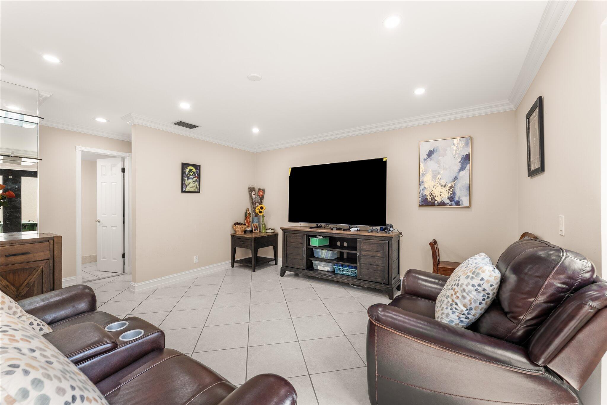 COUNTRY ISLES PATIO HOMES - Residential
