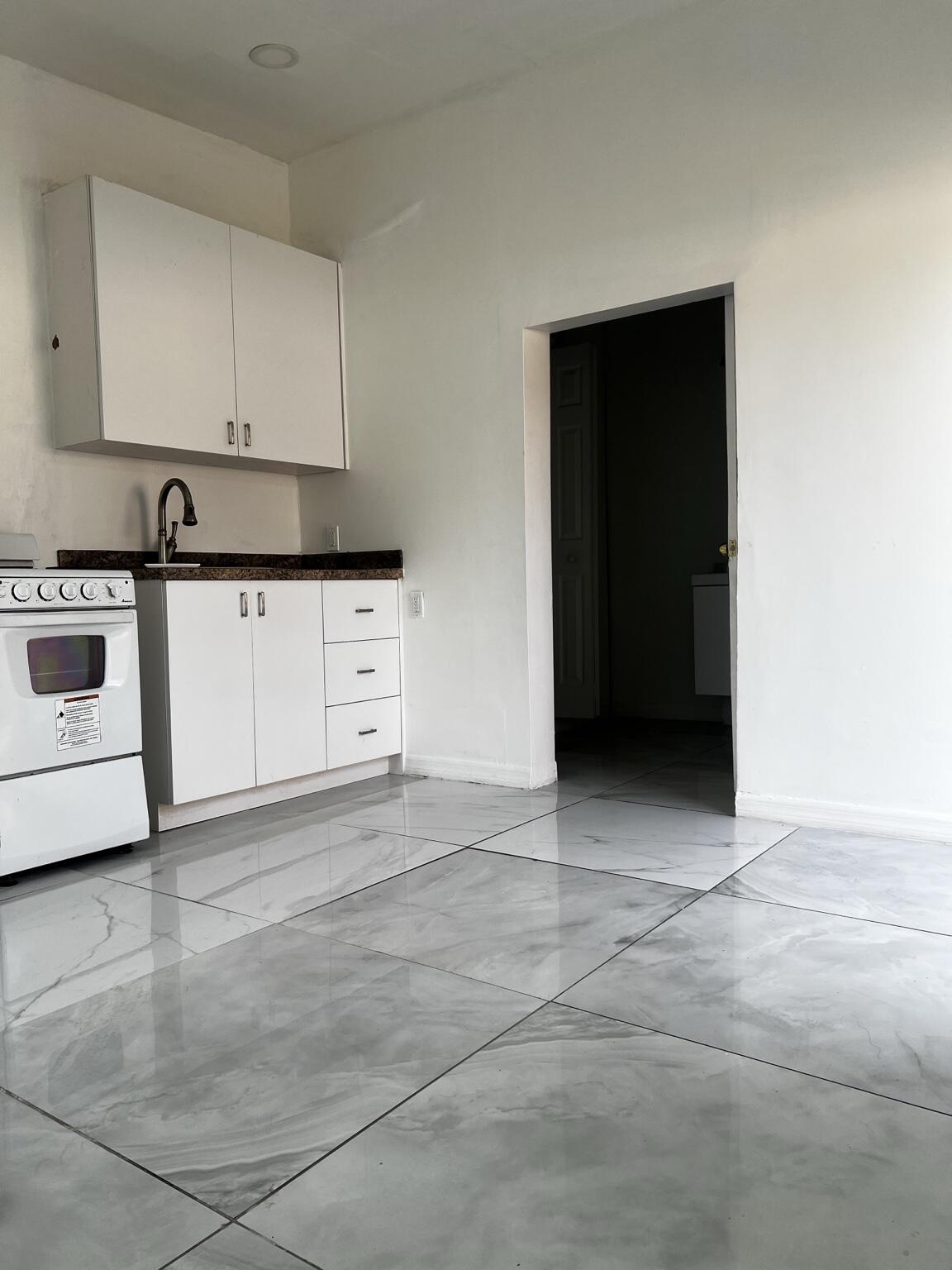 LAUDERDALE MANORS ADD - Residential Lease