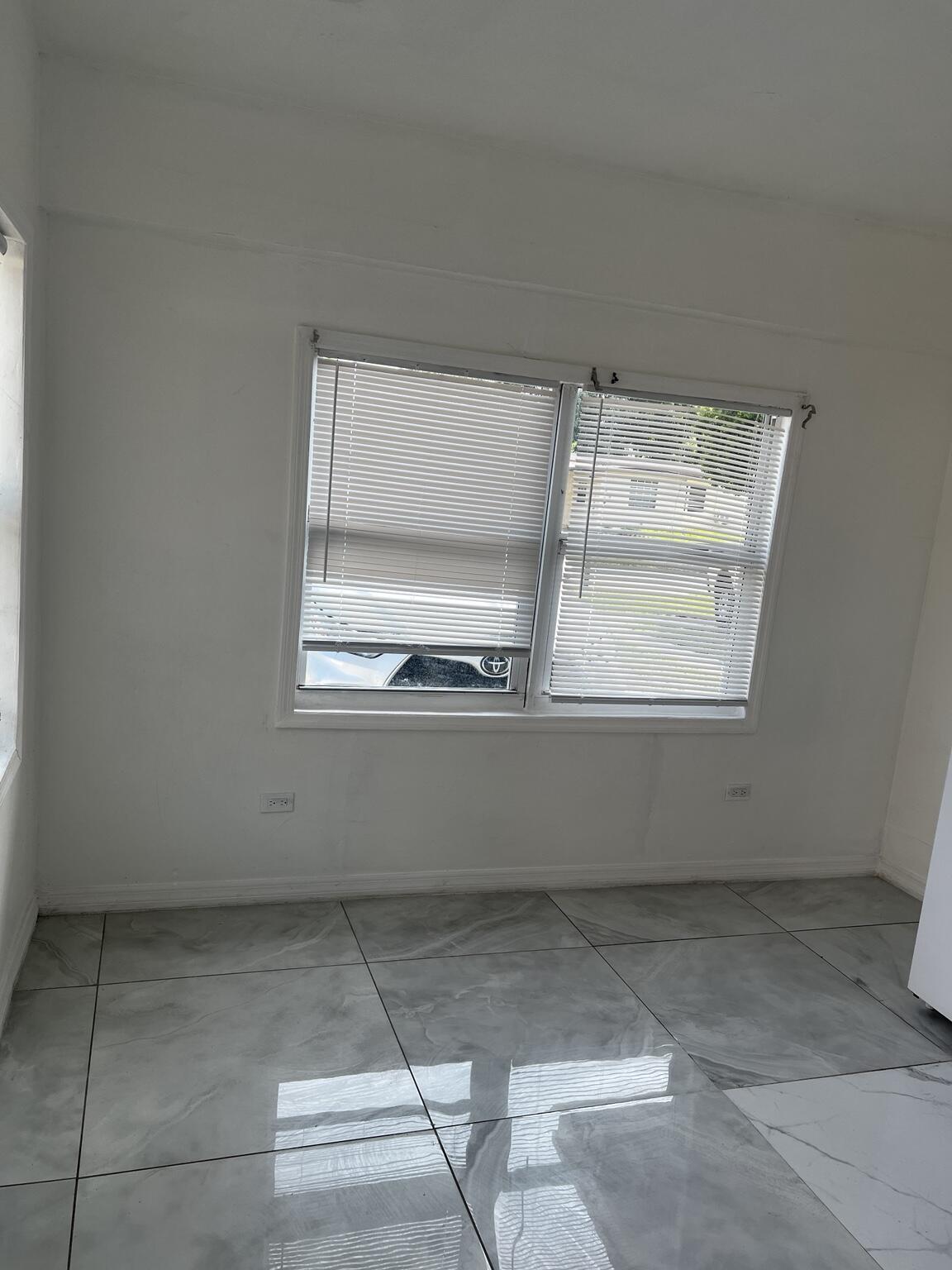 LAUDERDALE MANORS ADD - Residential Lease