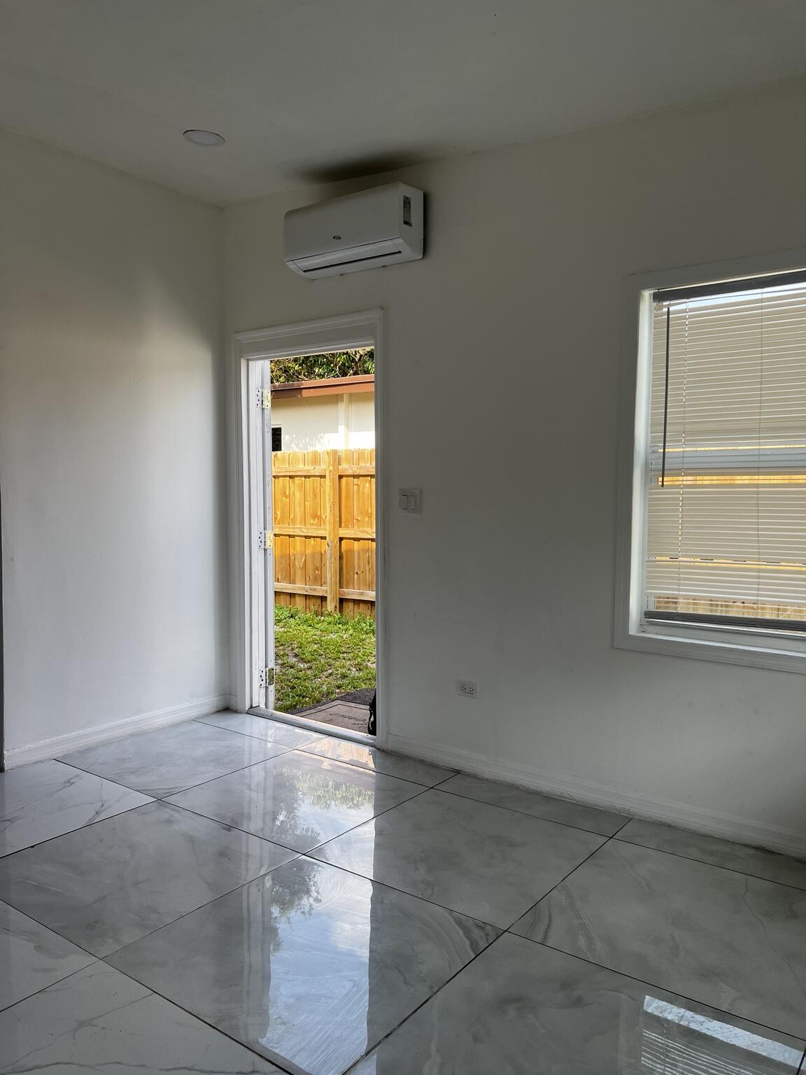 LAUDERDALE MANORS ADD - Residential Lease