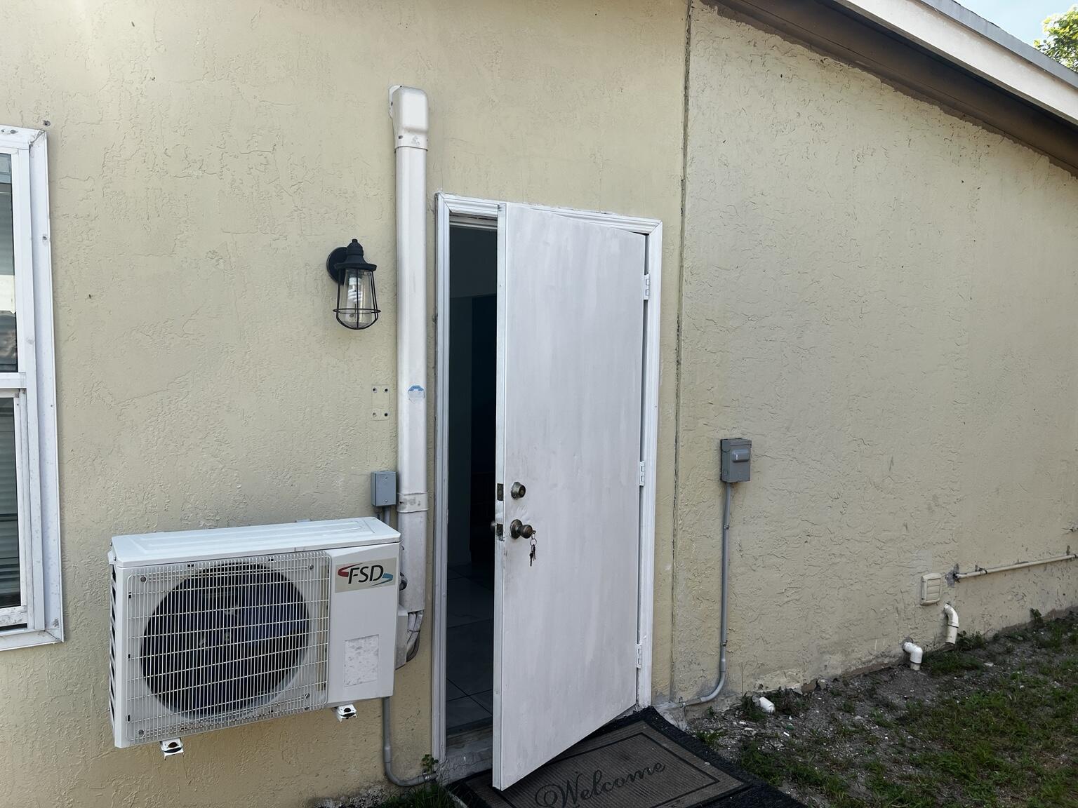LAUDERDALE MANORS ADD - Residential Lease