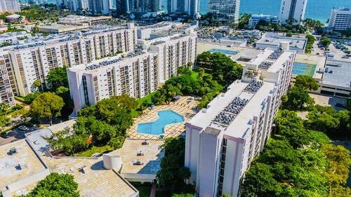 PLAZA OF AMERICAS CONDO PART 3 - Residential