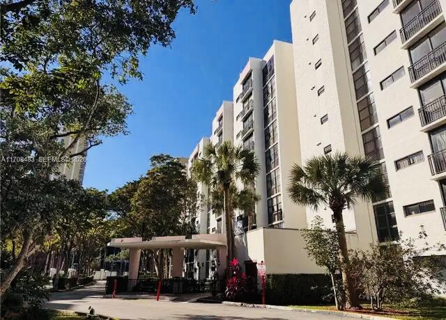 PLAZA OF AMERICAS CONDO PART 3 - Residential