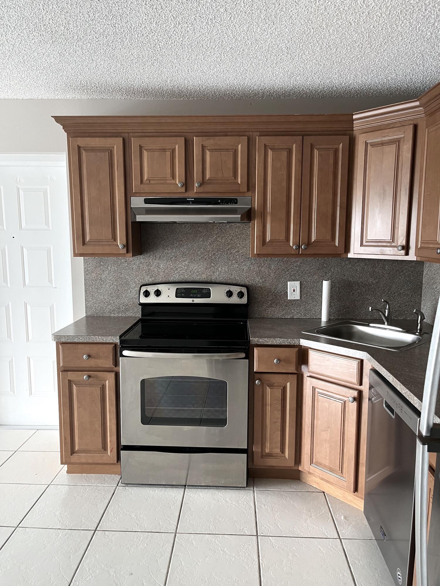 PALM CLUB VILLAGE II CONDO - Residential Lease