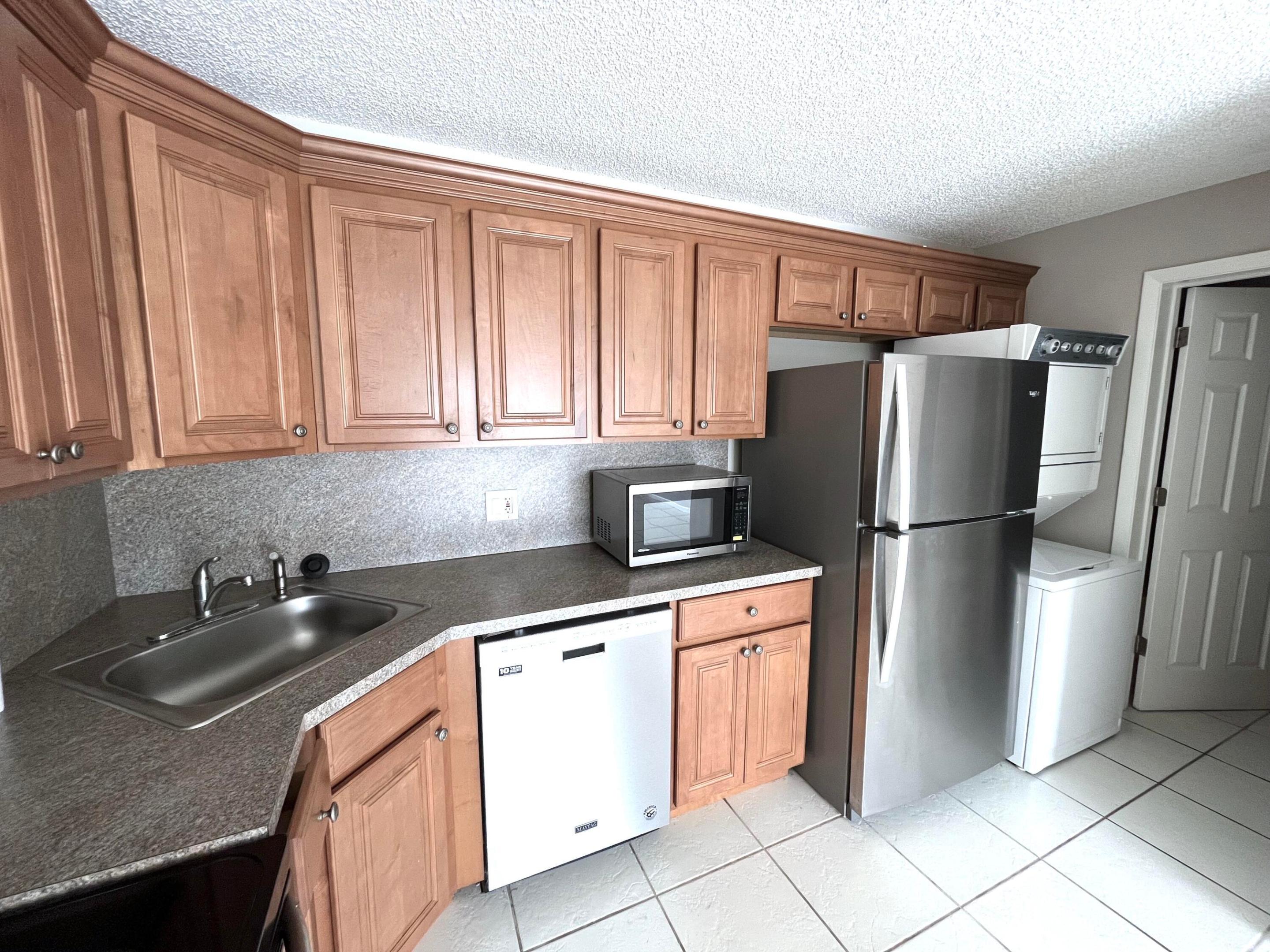 PALM CLUB VILLAGE II CONDO - Residential Lease