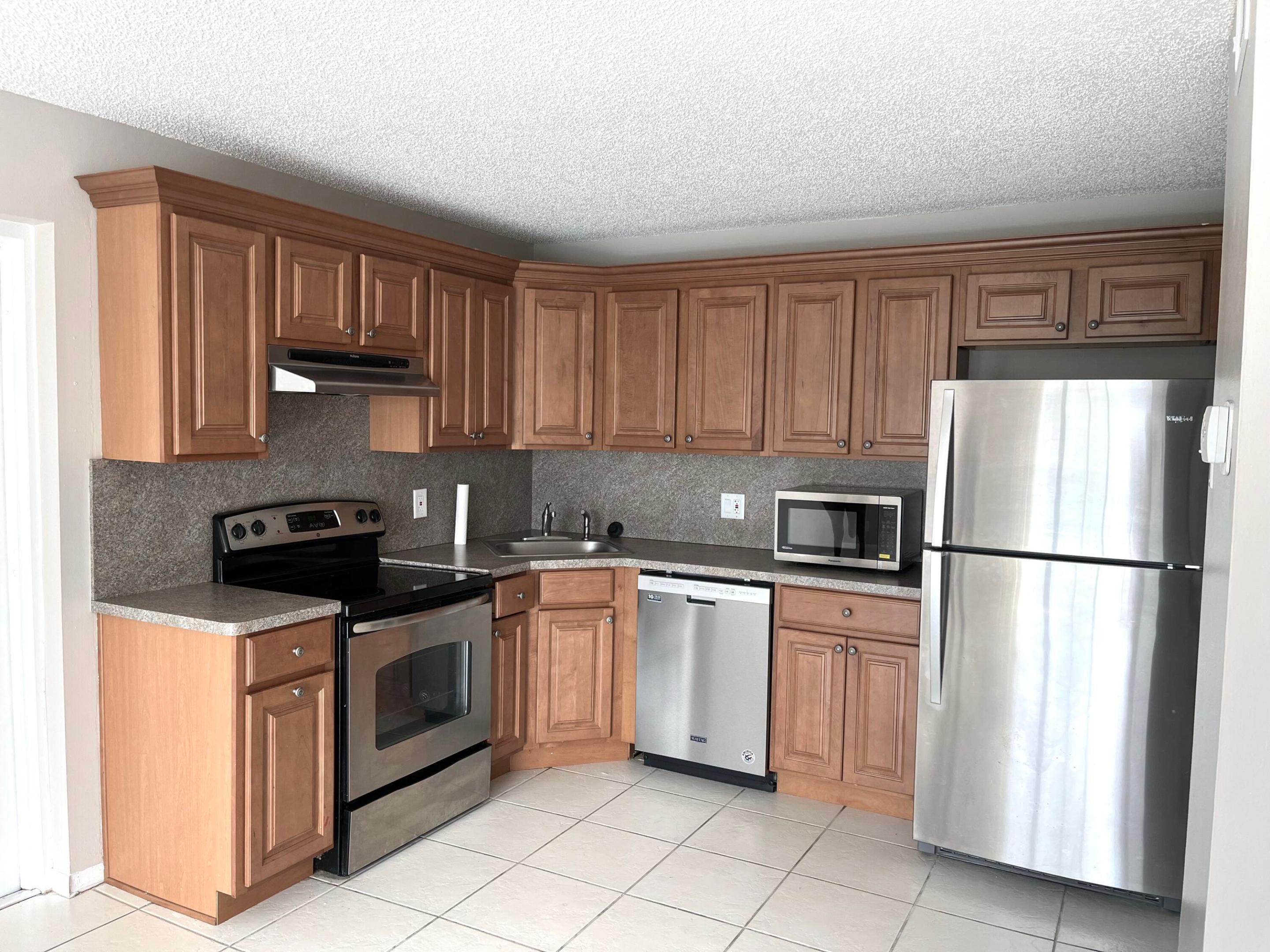 PALM CLUB VILLAGE II CONDO - Residential Lease