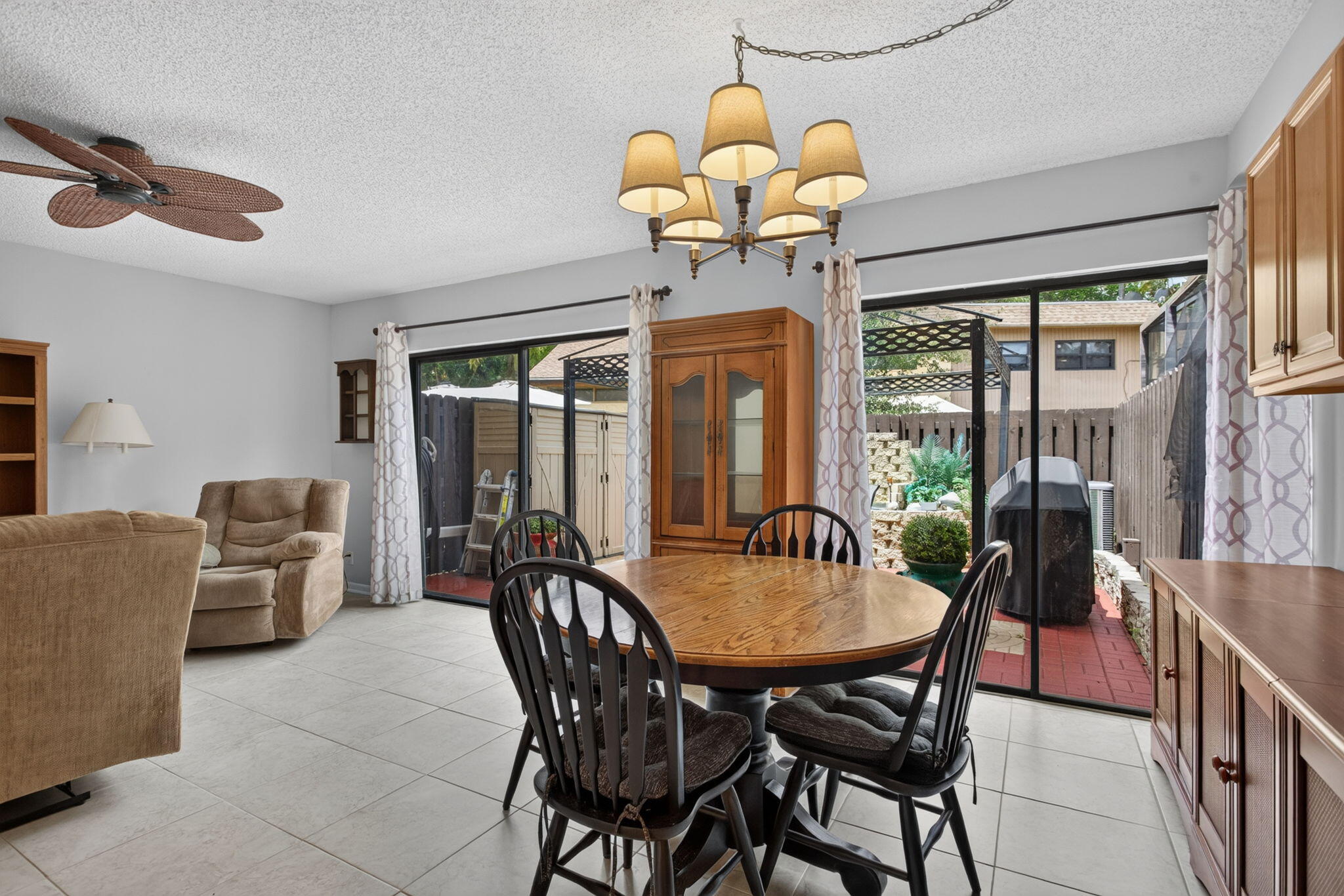 VILLAS OF PLANTATION - Residential