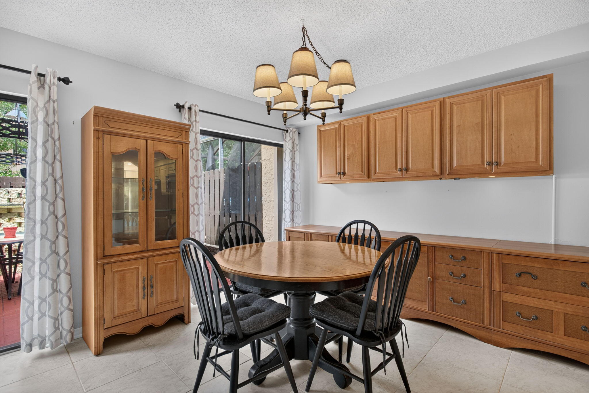 VILLAS OF PLANTATION - Residential