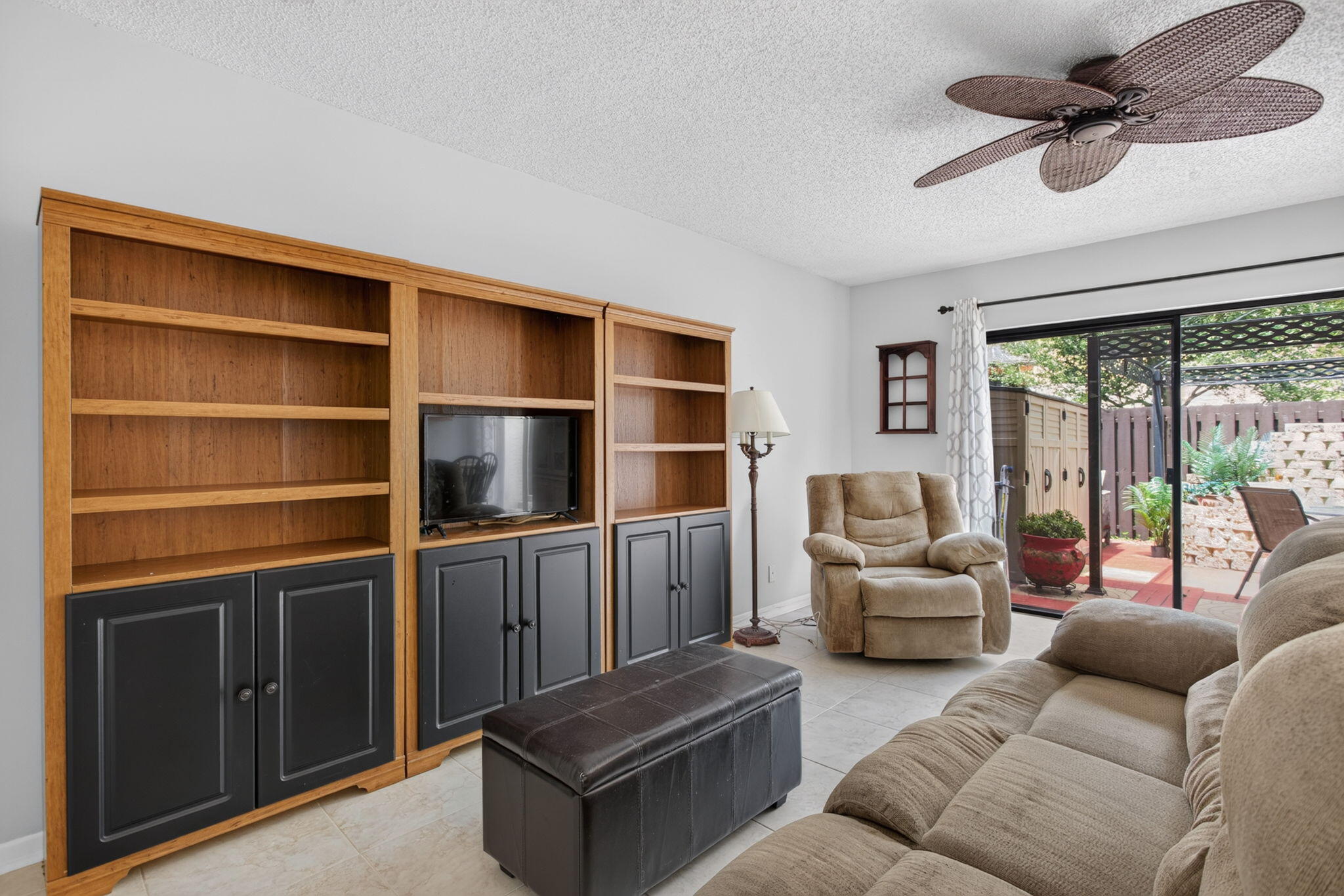 VILLAS OF PLANTATION - Residential