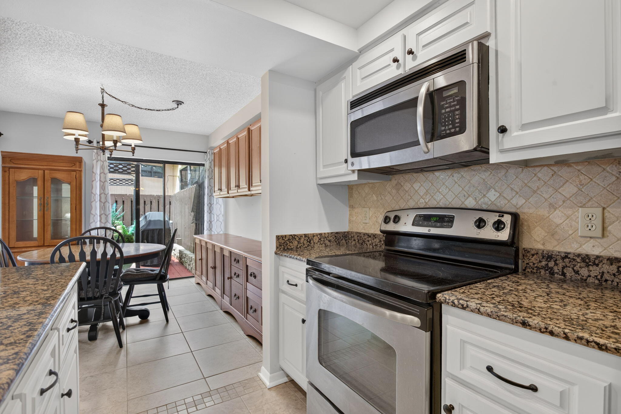VILLAS OF PLANTATION - Residential