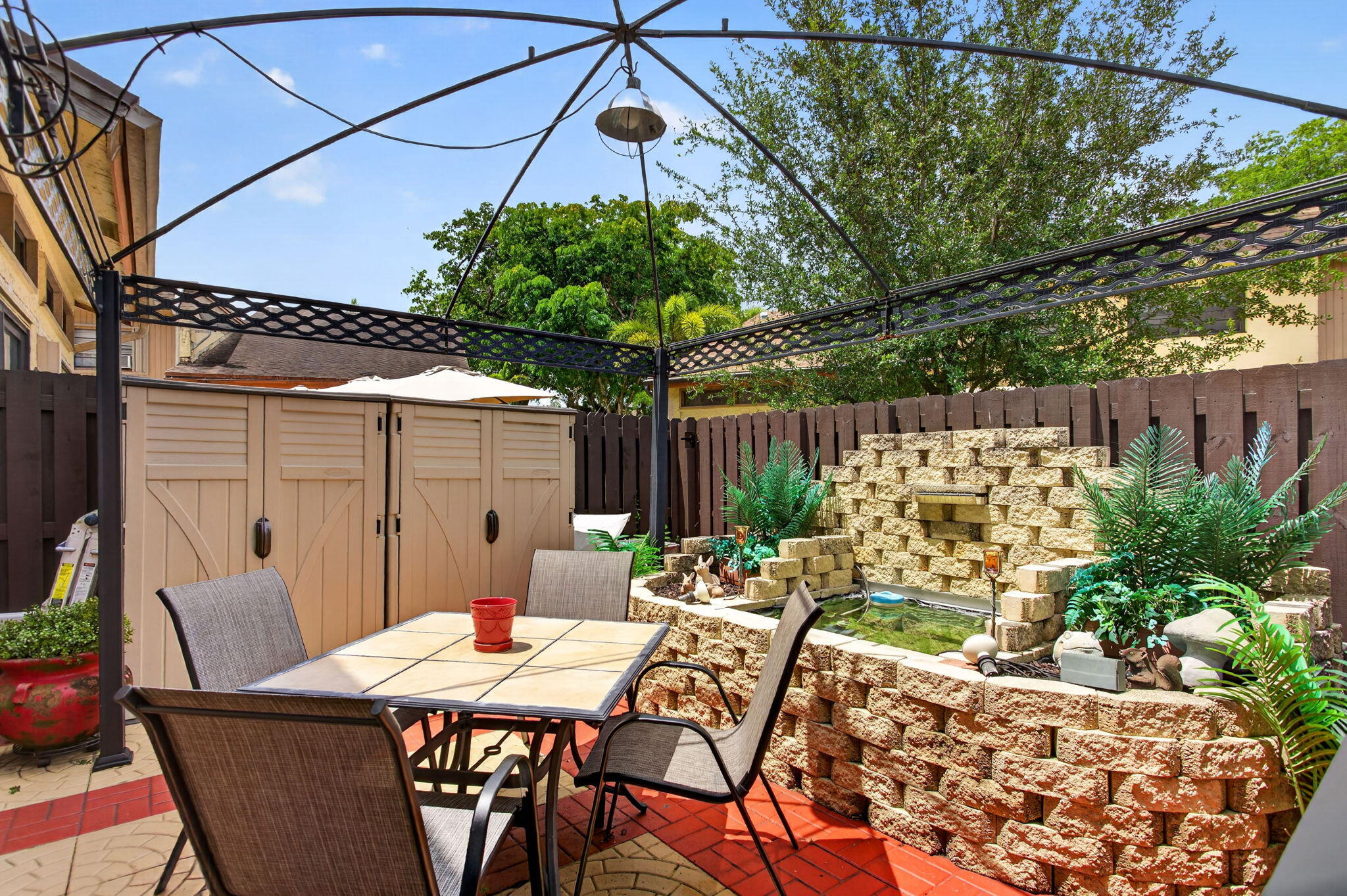 VILLAS OF PLANTATION - Residential
