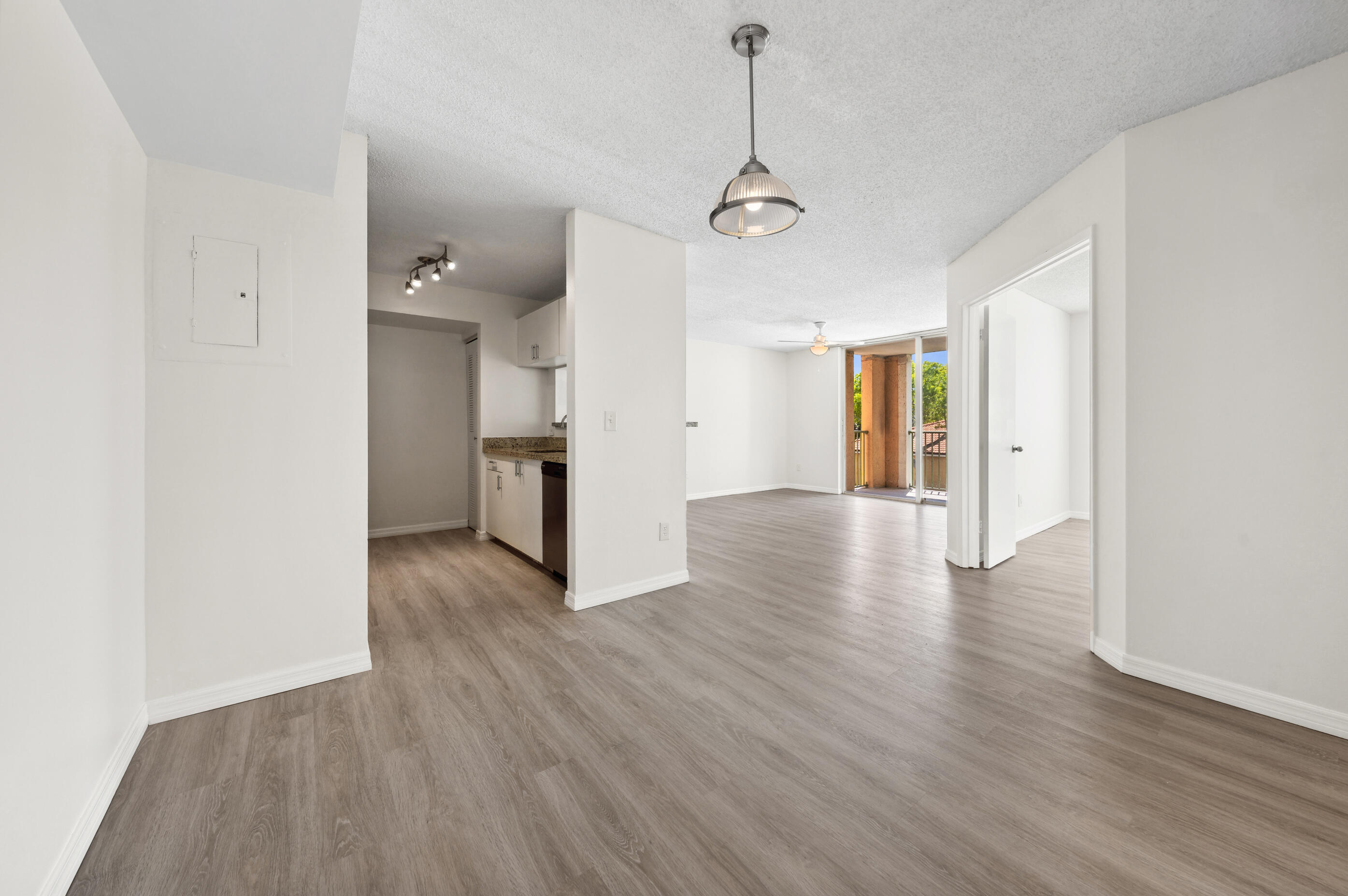 YACHT CLUB - Residential