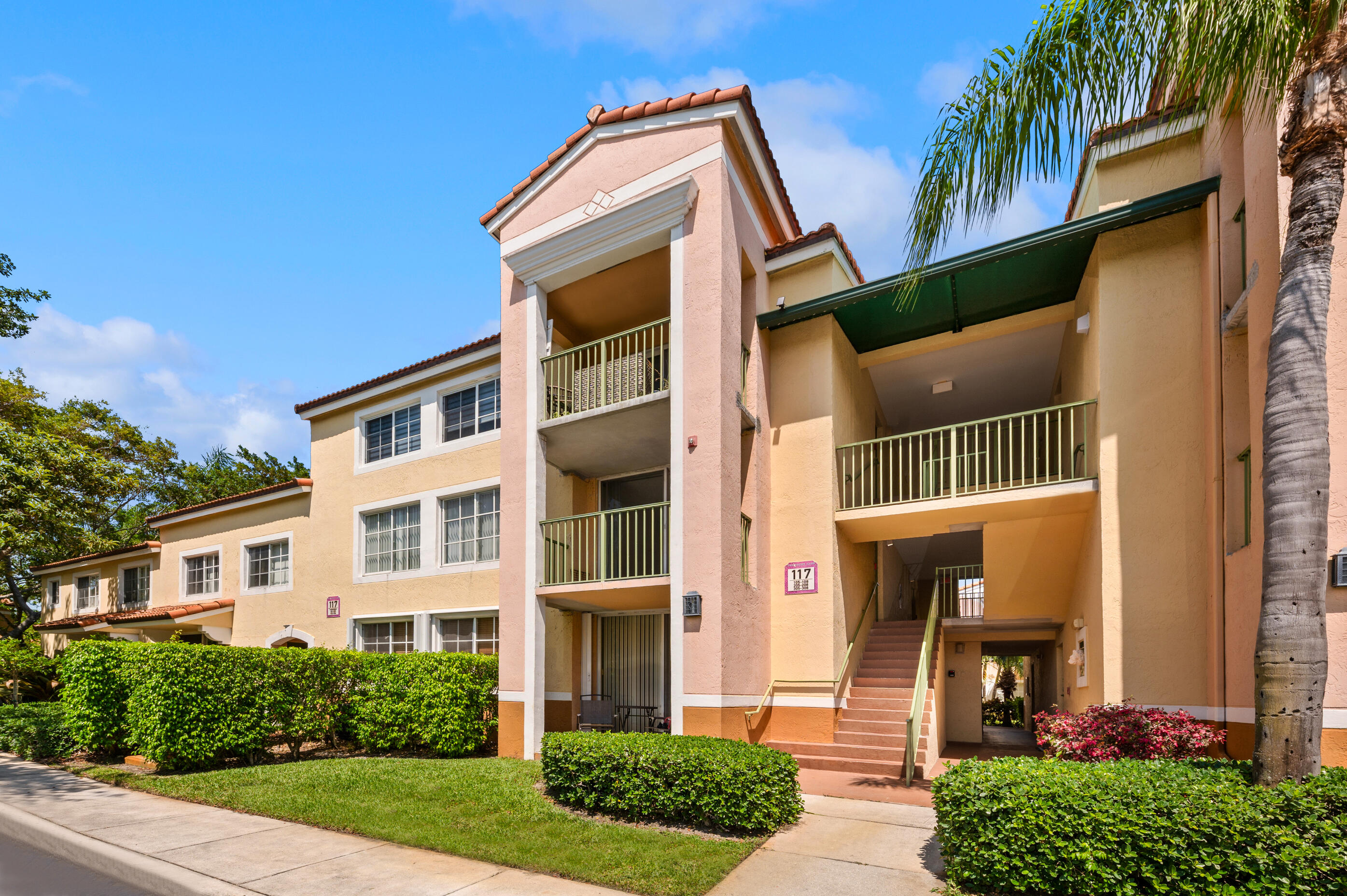 YACHT CLUB - Residential