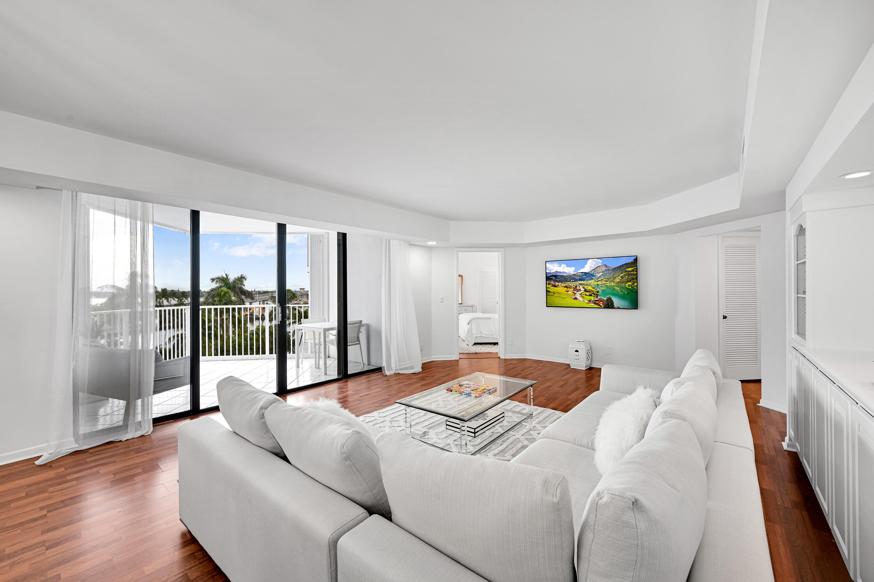 LA PALMA CONDO - Residential