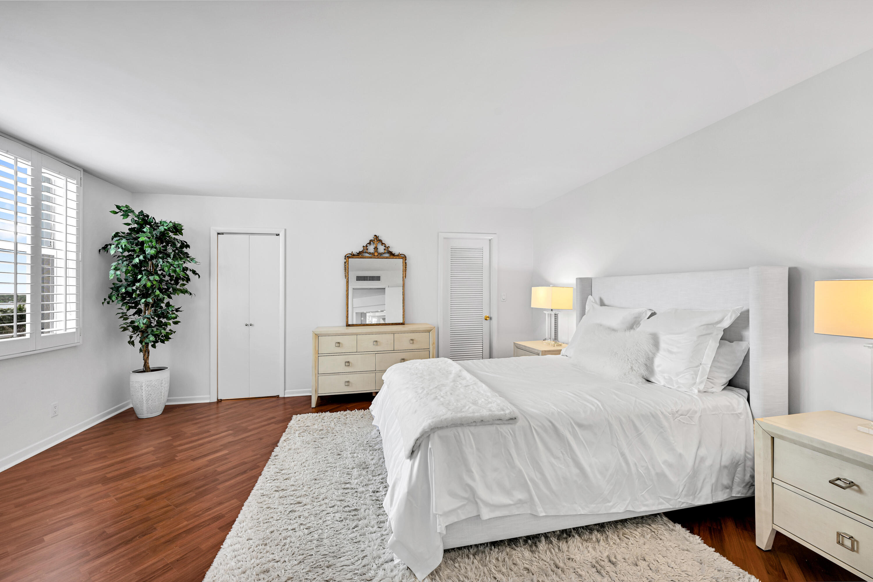 LA PALMA CONDO - Residential