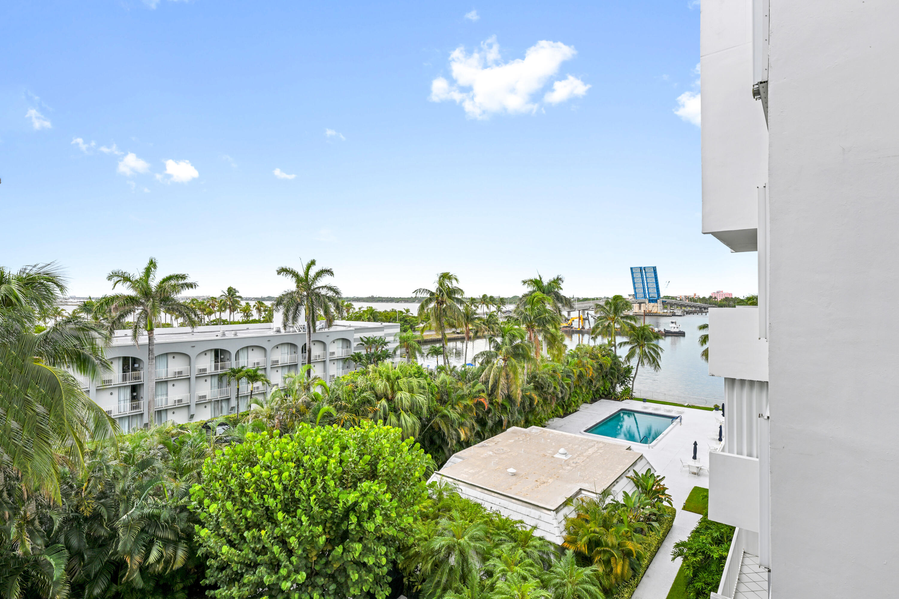 LA PALMA CONDO - Residential