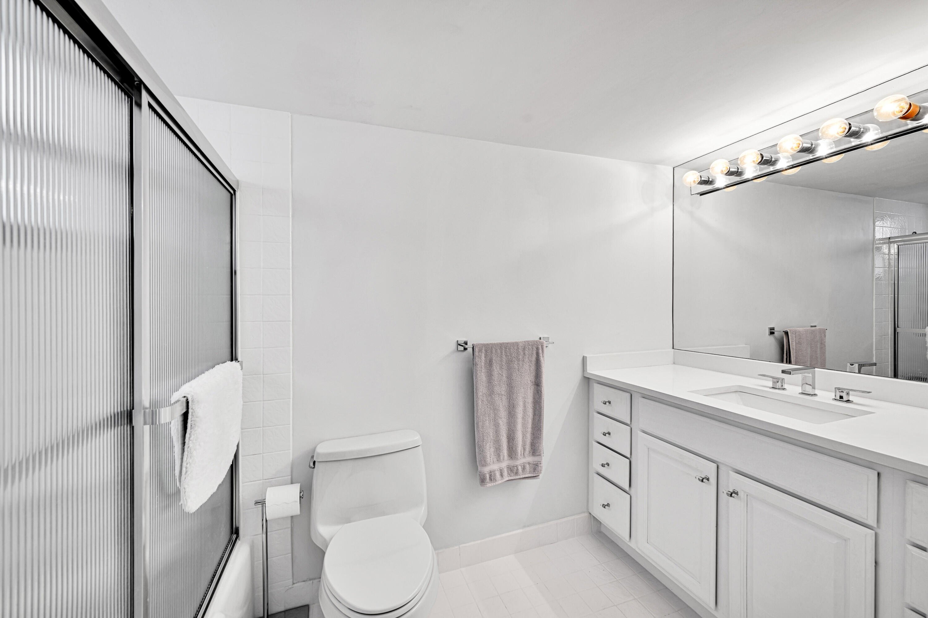 LA PALMA CONDO - Residential