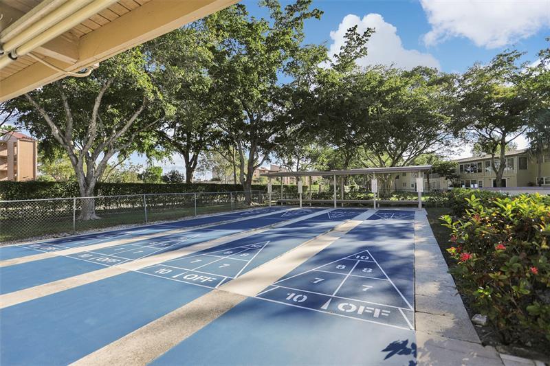 ORIOLE GARDENS THREE 90 CONDO - Residential