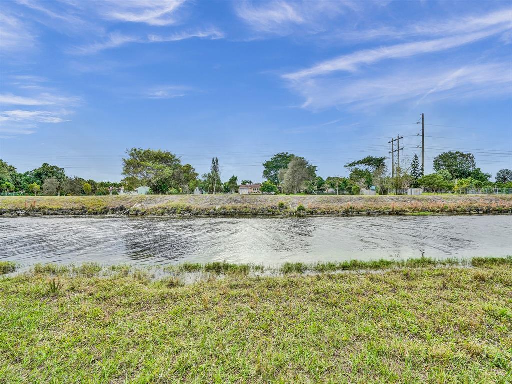 ORIOLE GARDENS THREE 90 CONDO - Residential