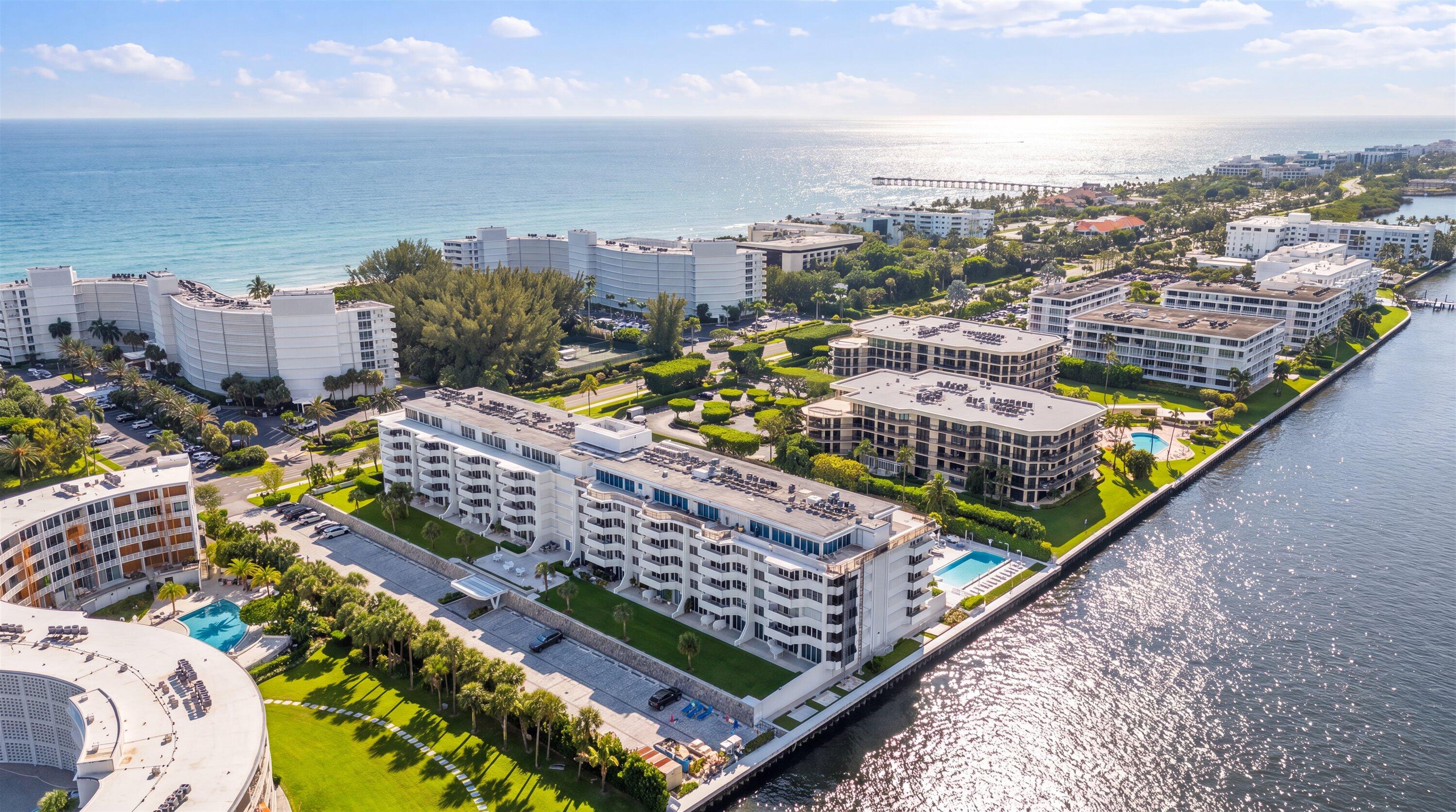 CARLYLE HOUSE CONDO - Residential