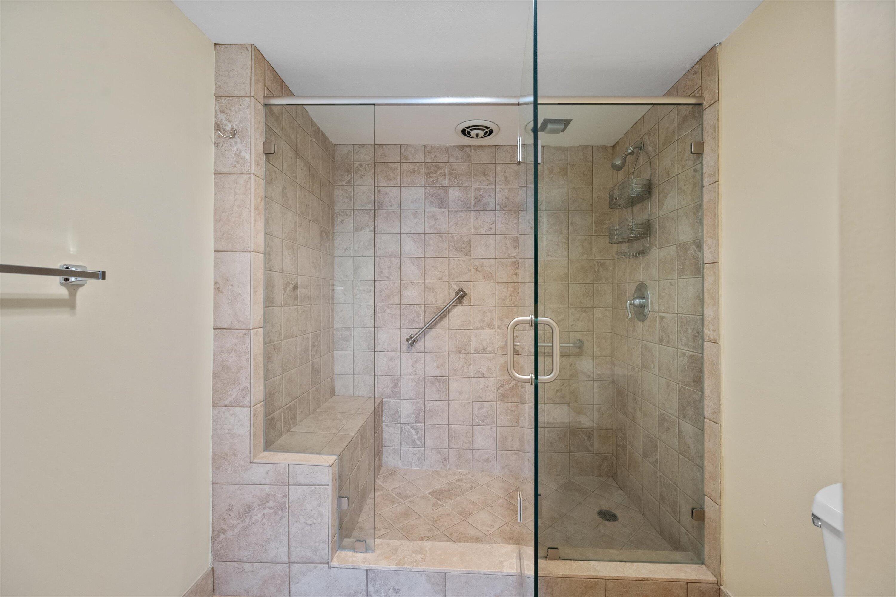 CARLYLE HOUSE CONDO - Residential