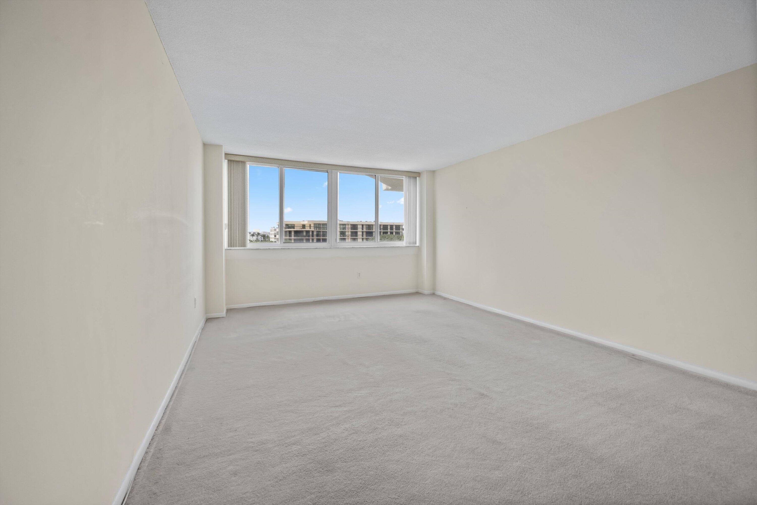 CARLYLE HOUSE CONDO - Residential