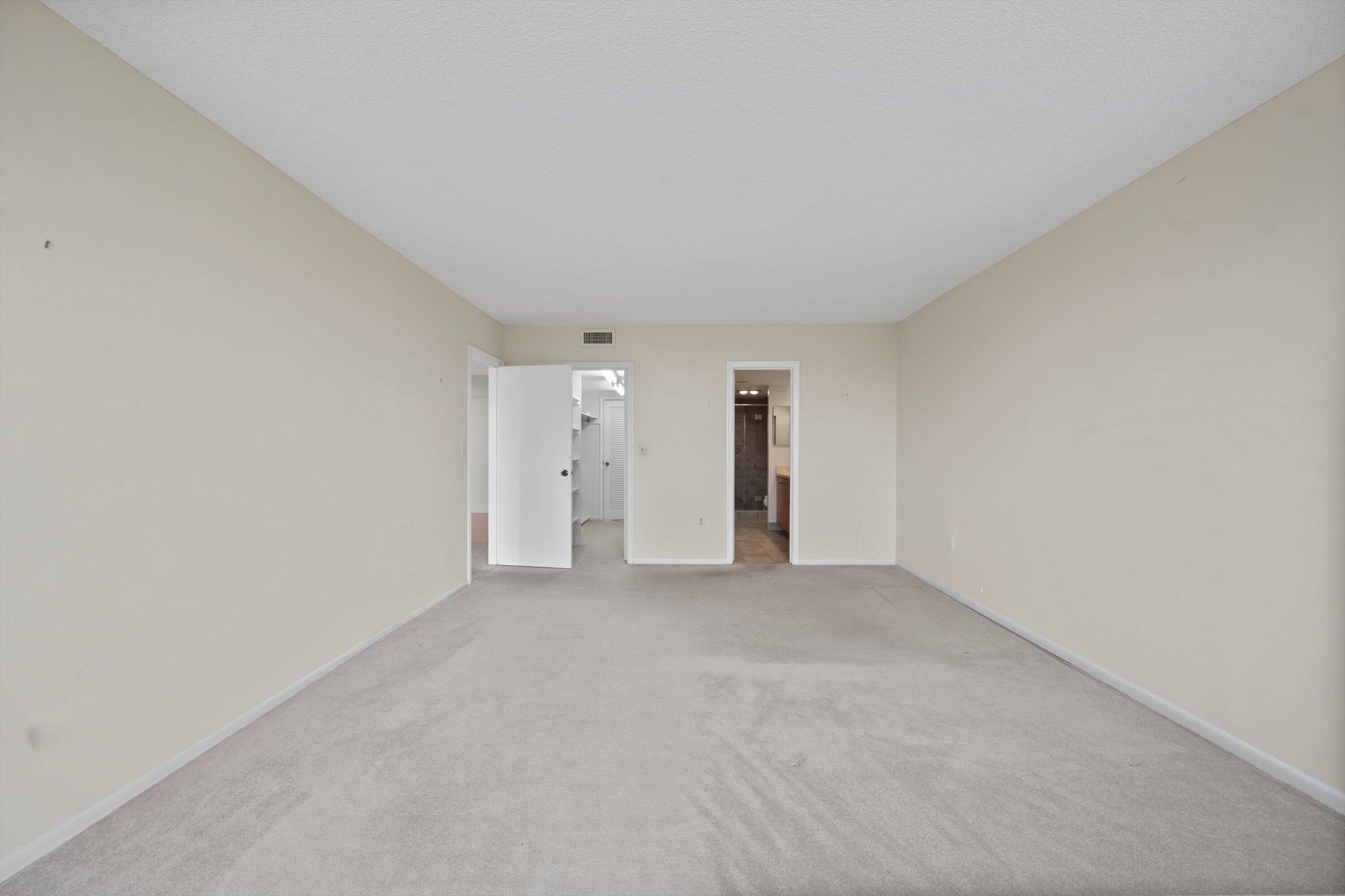 CARLYLE HOUSE CONDO - Residential