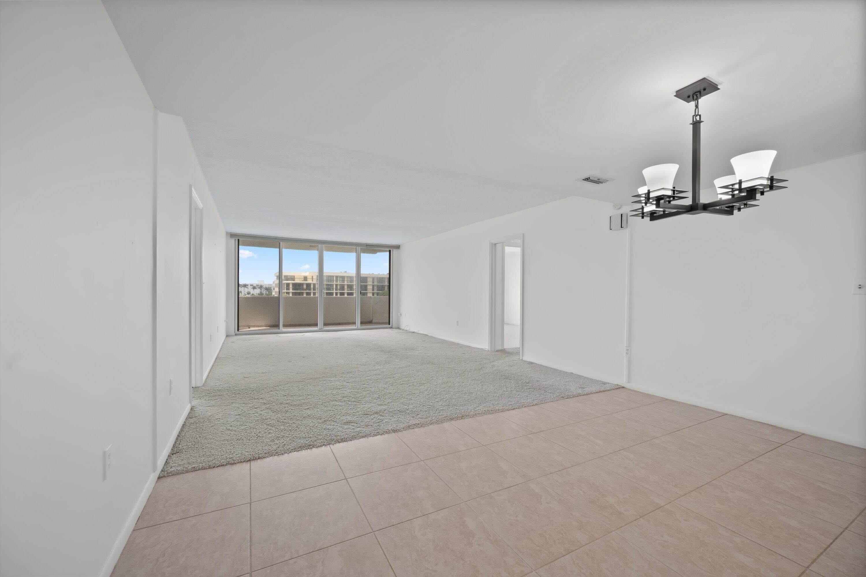 CARLYLE HOUSE CONDO - Residential
