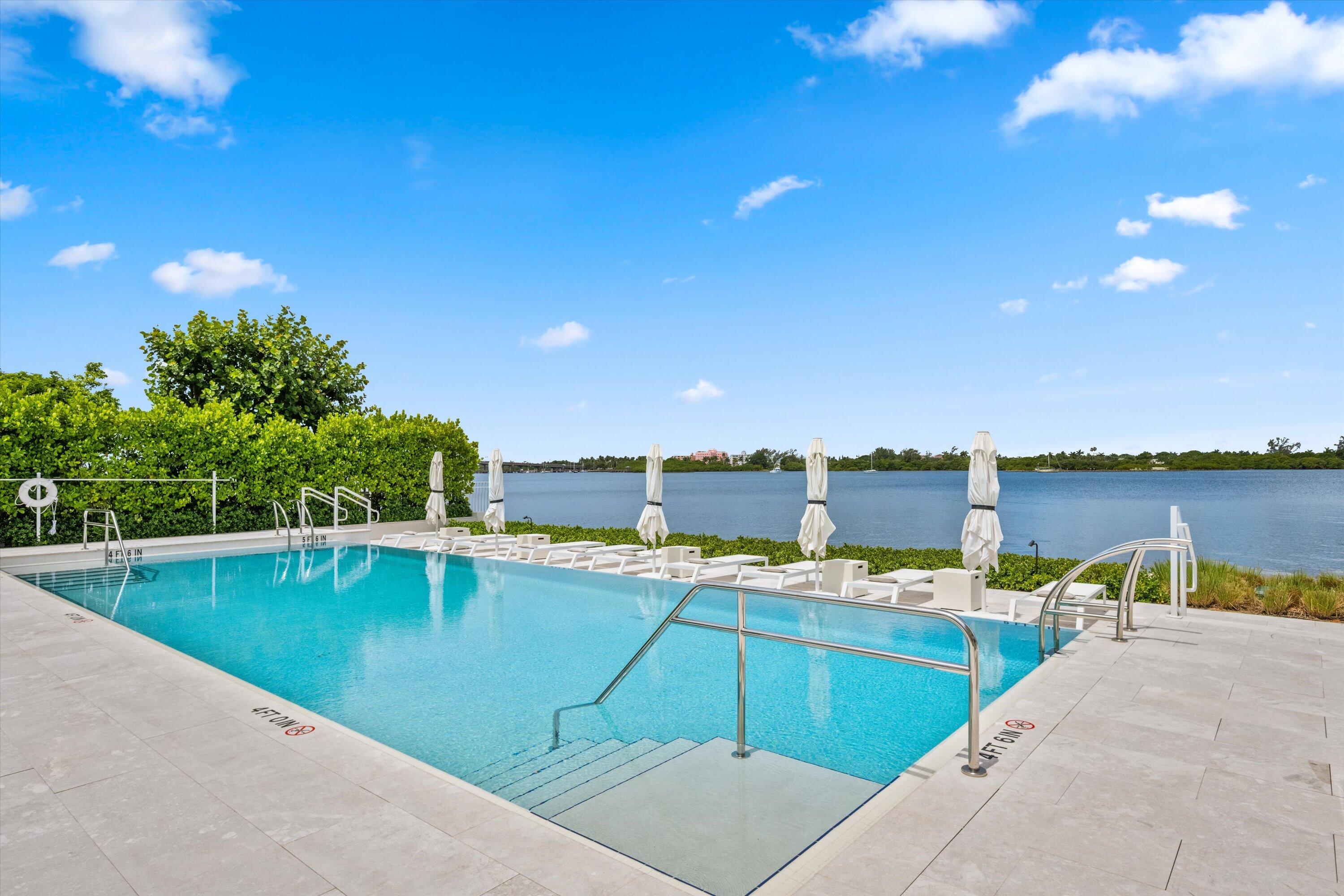 CARLYLE HOUSE CONDO - Residential