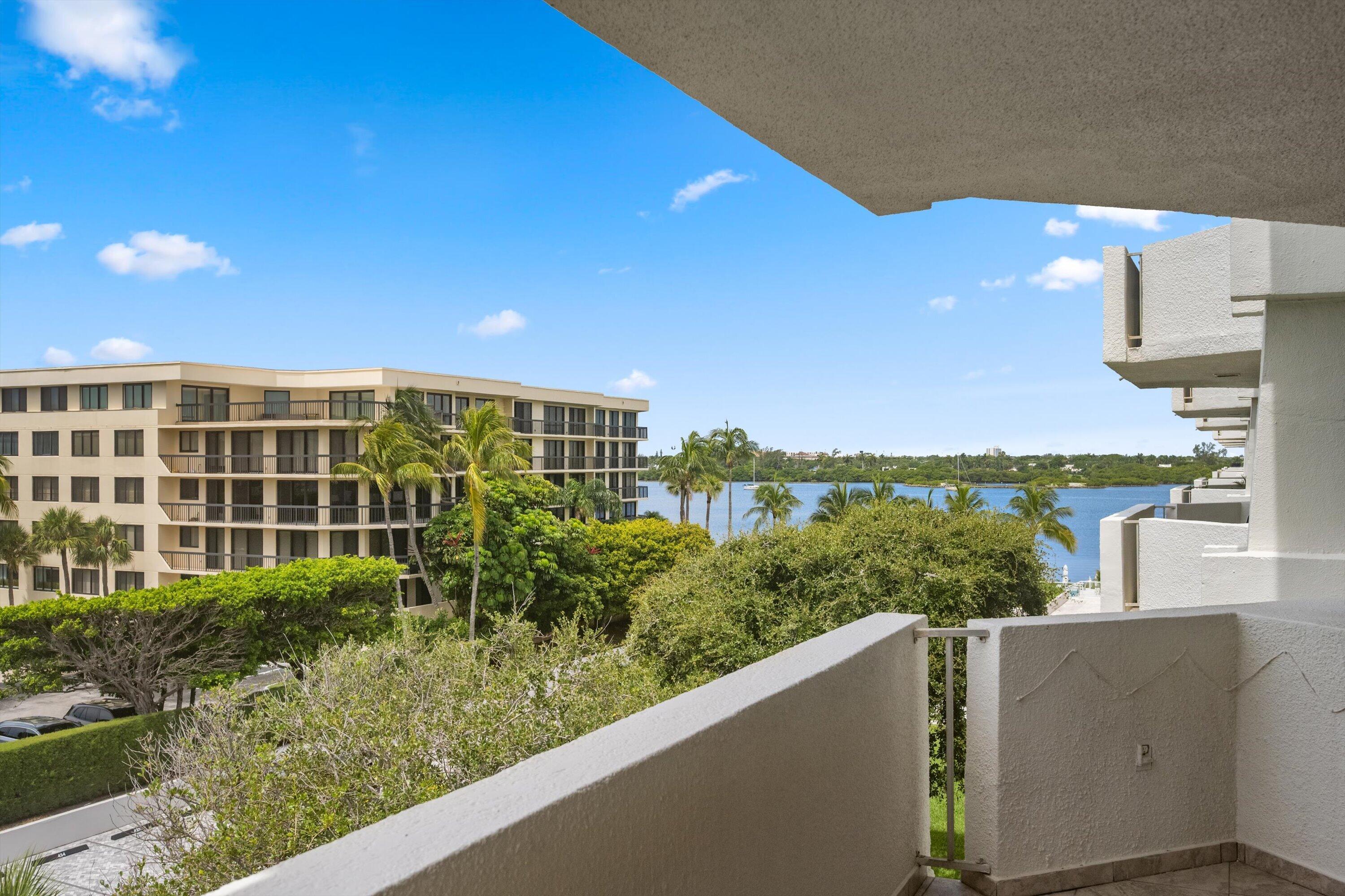 CARLYLE HOUSE CONDO - Residential