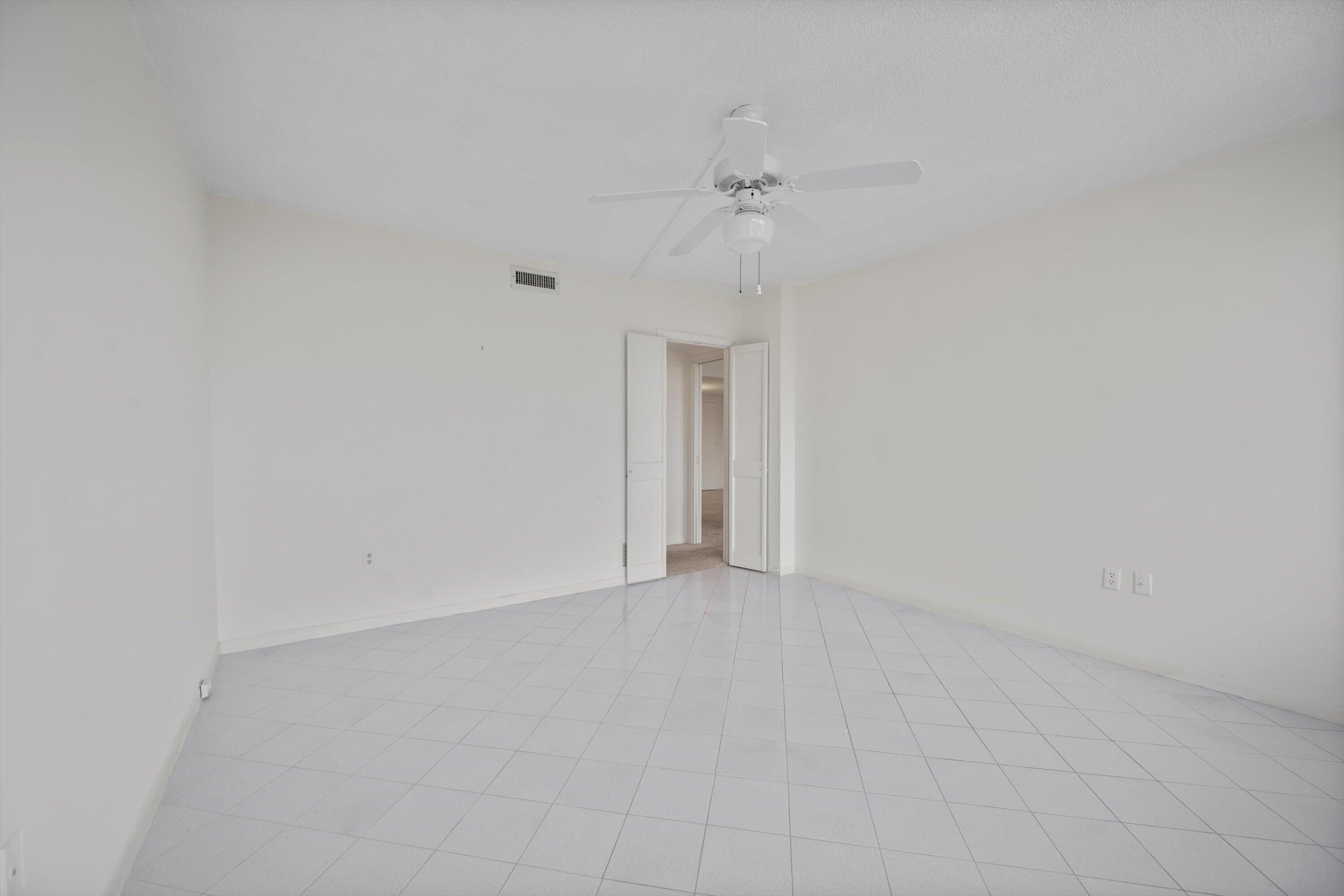 CARLYLE HOUSE CONDO - Residential