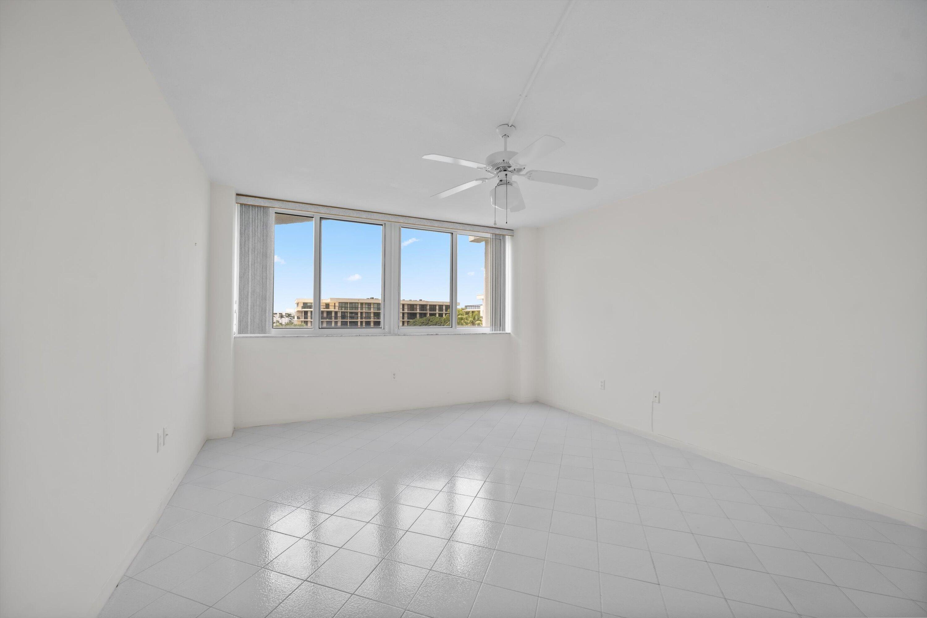 CARLYLE HOUSE CONDO - Residential