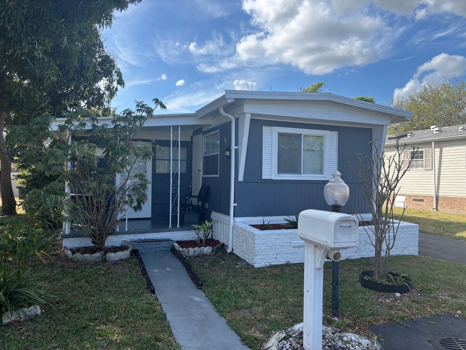 DEERFIELD LAKE - Residential